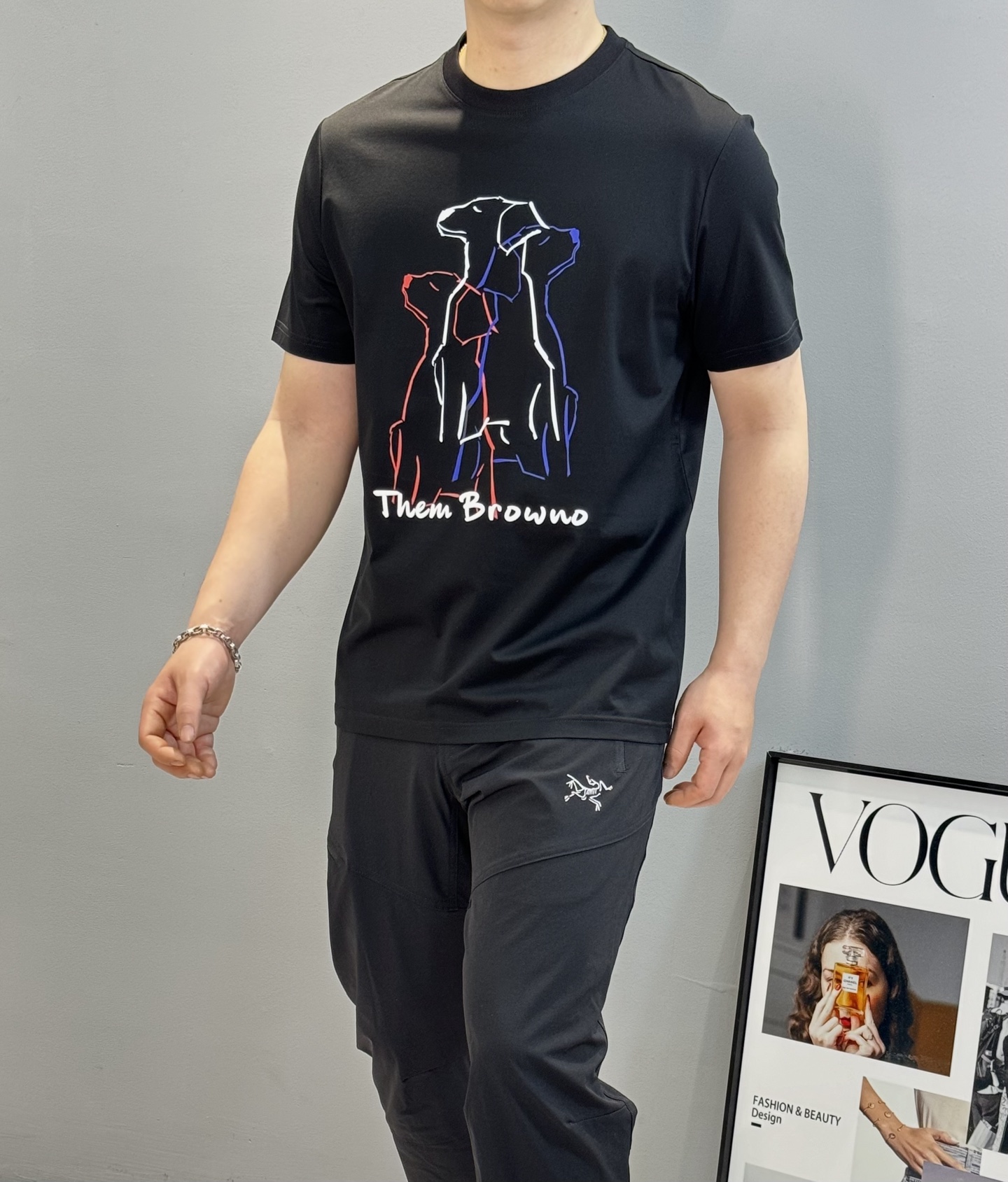NO:162128,Top mercerized cotton ~ TB Tom Lang full-quality #25s spring and summer new round neck T-shirt. The same style as Xiaohongshu!  Classic TB puppy three-dimensional hot painting technology on the chest. The brand is made of red, white and blue with high-quality products. The style combines urban business and casual style. Small threaded neckline ~ 190g mercerated cotton fabric is recommended!  Soft and mercerated!  Color white, black, water blue, code number M-3XL slim fit style!  (S and 4XL can be customized) 175/140 jin recommended L, tees, t-shirt, alexander wang19860909顶级丝光棉～TB汤姆朗全品相#25s春夏新款圆领T恤.小红书同款！胸口经典TB小狗立体烫画工艺.品牌红白蓝三色搭配高品质出品.款式兼具了都市商务与休闲的格调,小螺纹领口～190g丝光棉面料推荐入手！柔软丝光冰爽！颜色白色.黑色.水蓝.码数M-3XL修身版型！（S和4XL可定做）175/140斤建议L,,tees，t-shirt,alexander wang,Men's clothing