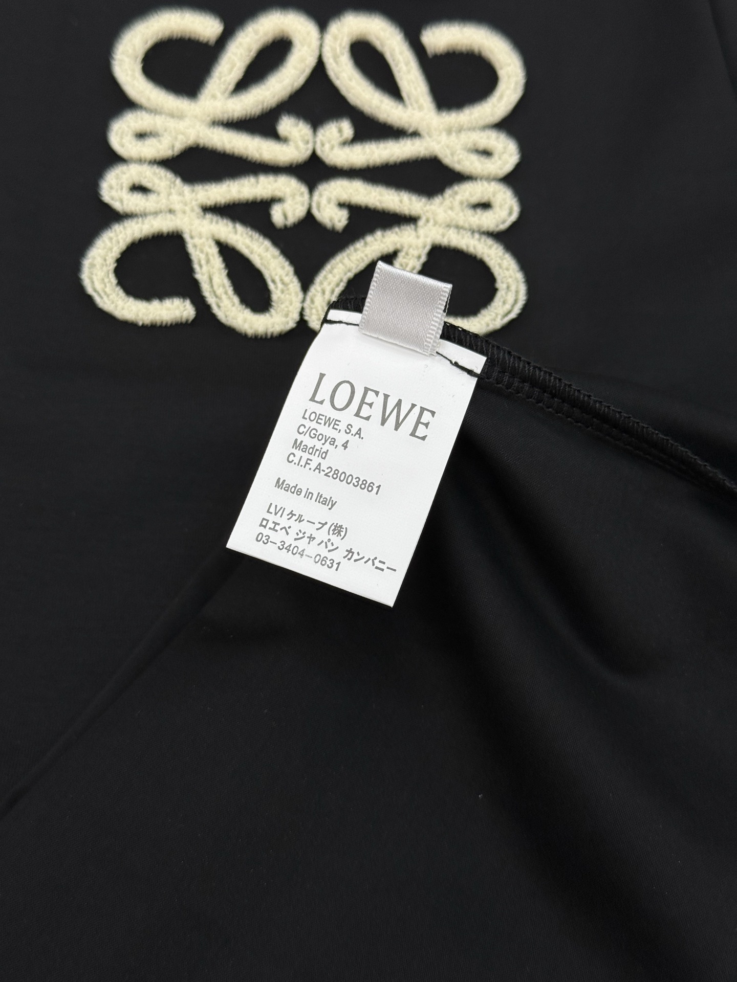 
        LOEW*E罗意-威25s春夏圆领短袖.真的很好看且百搭.上身减龄效果妥妥的，怎么搭配