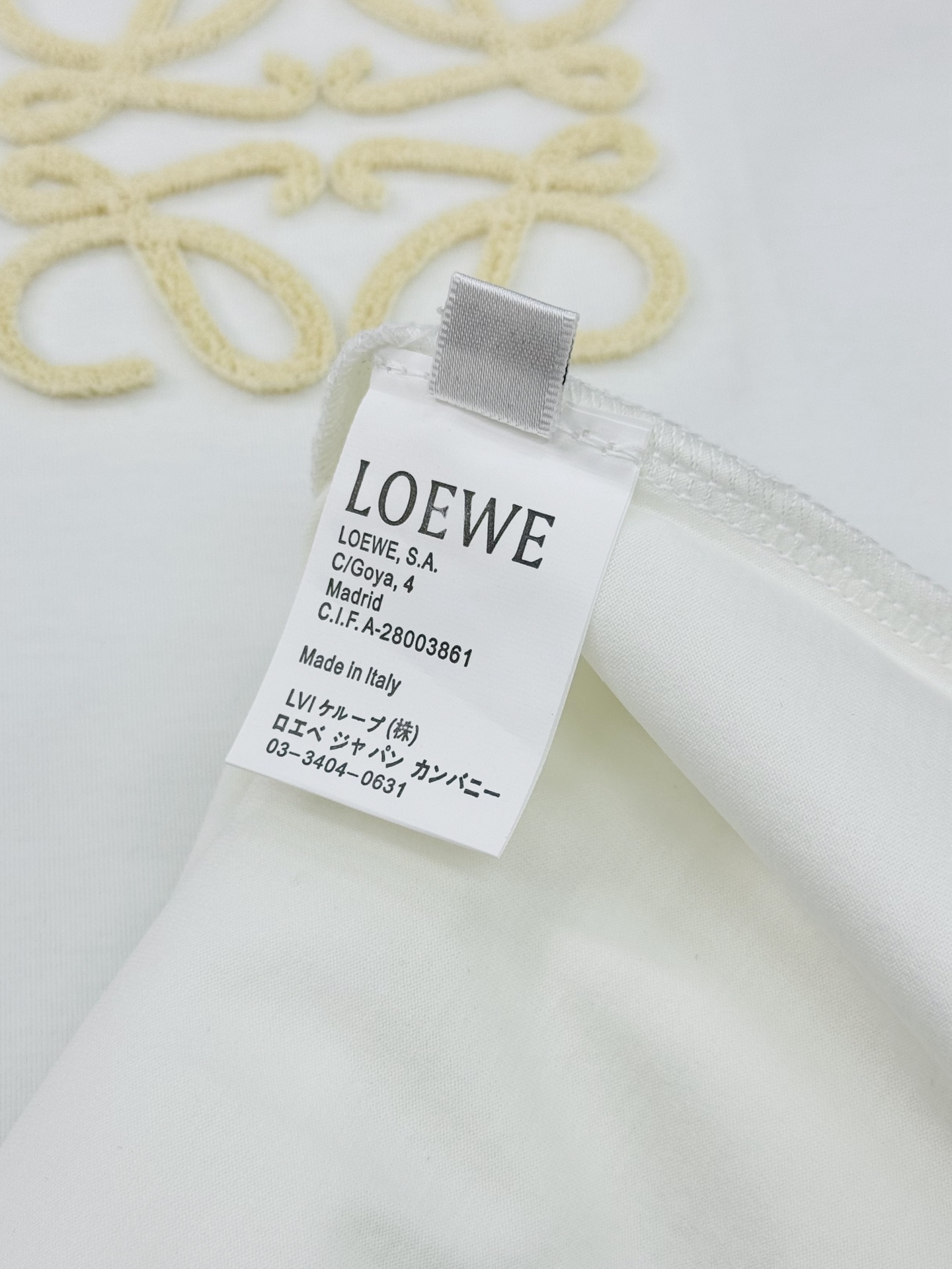 
        LOEW*E罗意-威25s春夏圆领短袖.真的很好看且百搭.上身减龄效果妥妥的，怎么搭配