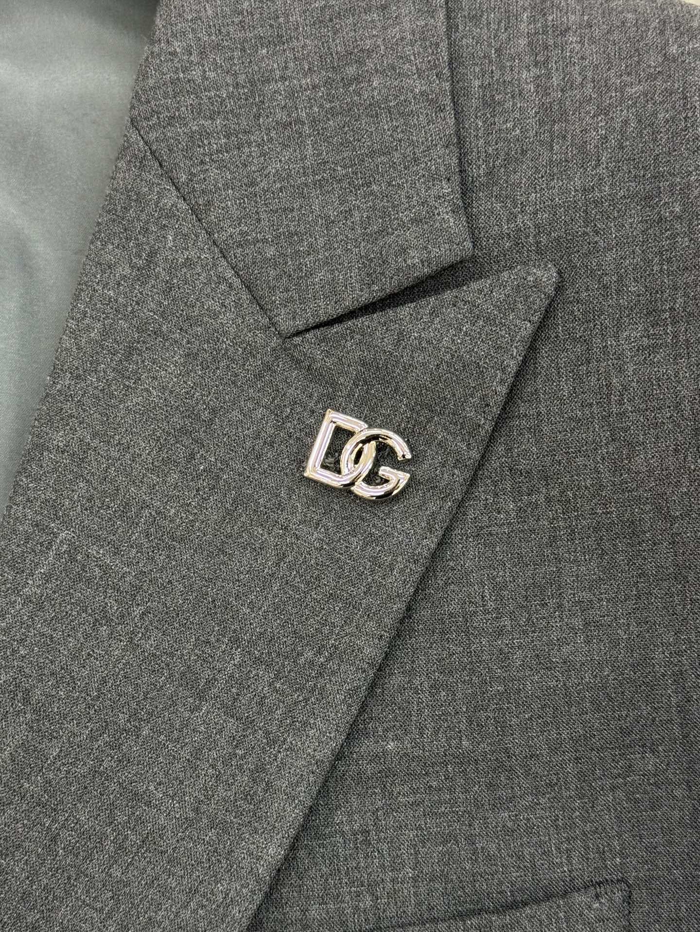 Dolce & Gabbana Men's Business Suit - Slim Fit, Wrinkle-Resistant 6 i1742652640776 7369 0 4