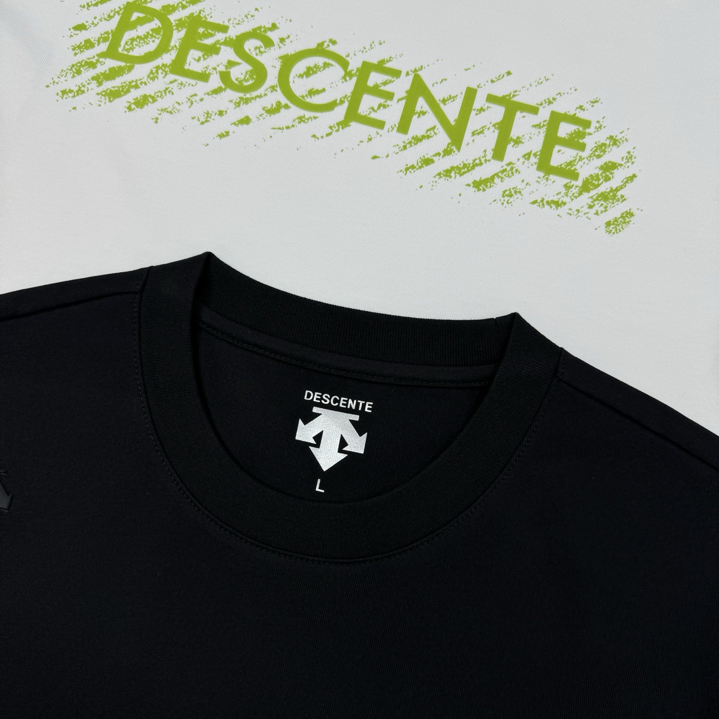 
DESCENT*迪桑-特基础款T恤.25s新款男女同款！纯色系推荐！胸口经典标识.同色系3D硅胶立体设