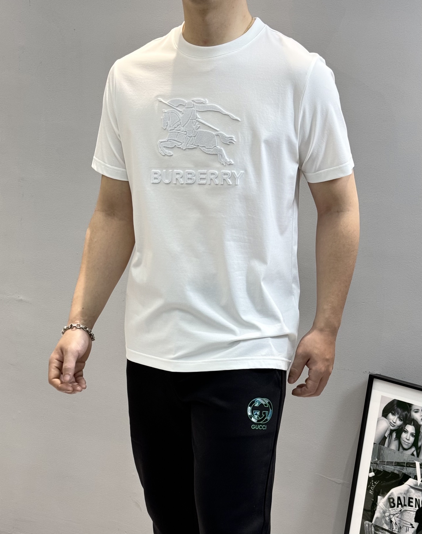 
        BBR*巴宝-莉2025s新品短袖T恤，重工立体牙刷绣.高逼格工艺.战马造型立体感满满
