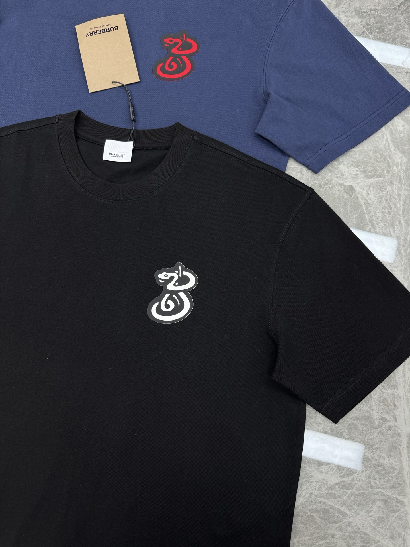 BBR*巴宝-莉2025s新品短袖T恤，宽松版型男女同款！新款造型立体植绒工艺.帅气时尚，简约百搭款。先