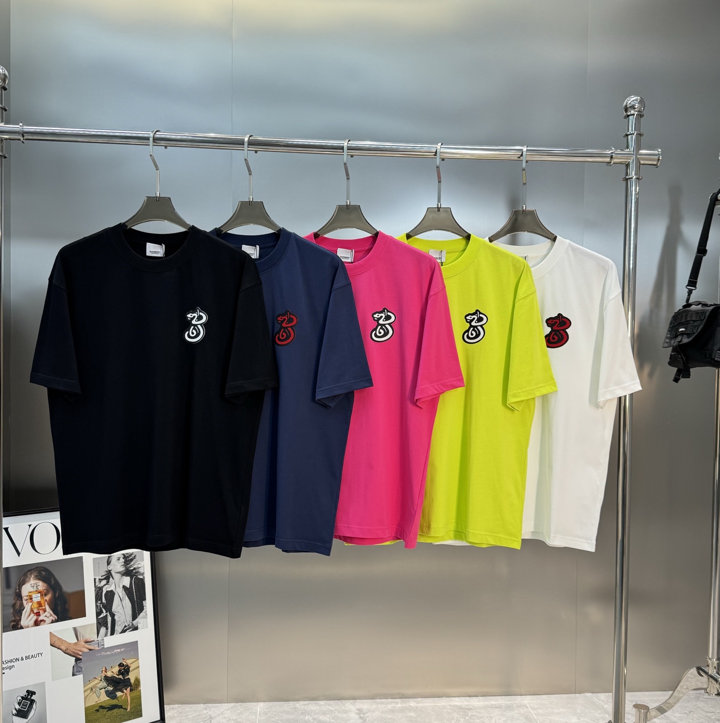 BBR*巴宝-莉2025s新品短袖T恤，宽松版型男女同款！新款造型立体植绒工艺.帅气时尚，简约百搭款。先