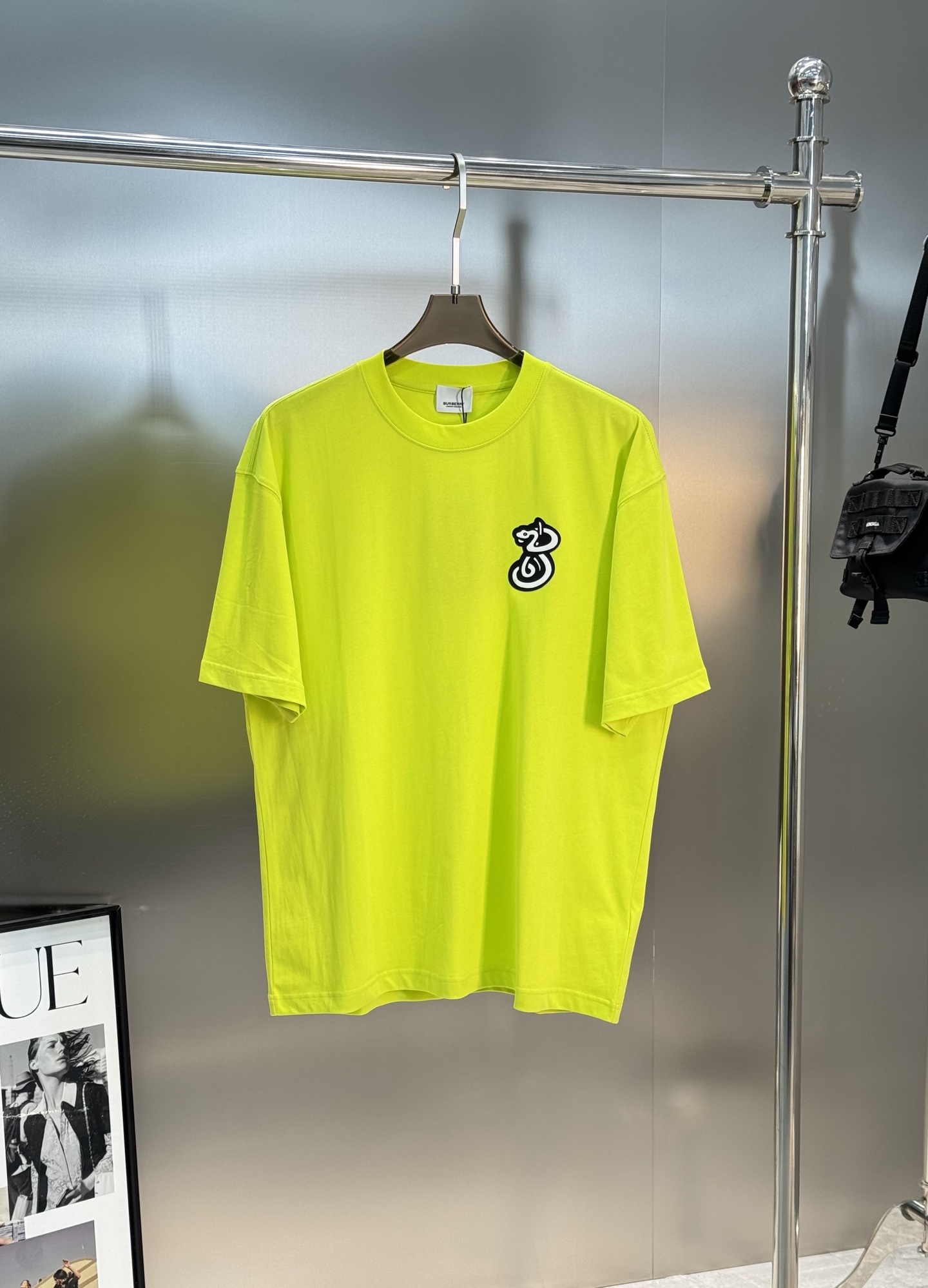 BBR*巴宝-莉2025s新品短袖T恤，宽松版型男女同款！新款造型立体植绒工艺.帅气时尚，简约百搭款。先