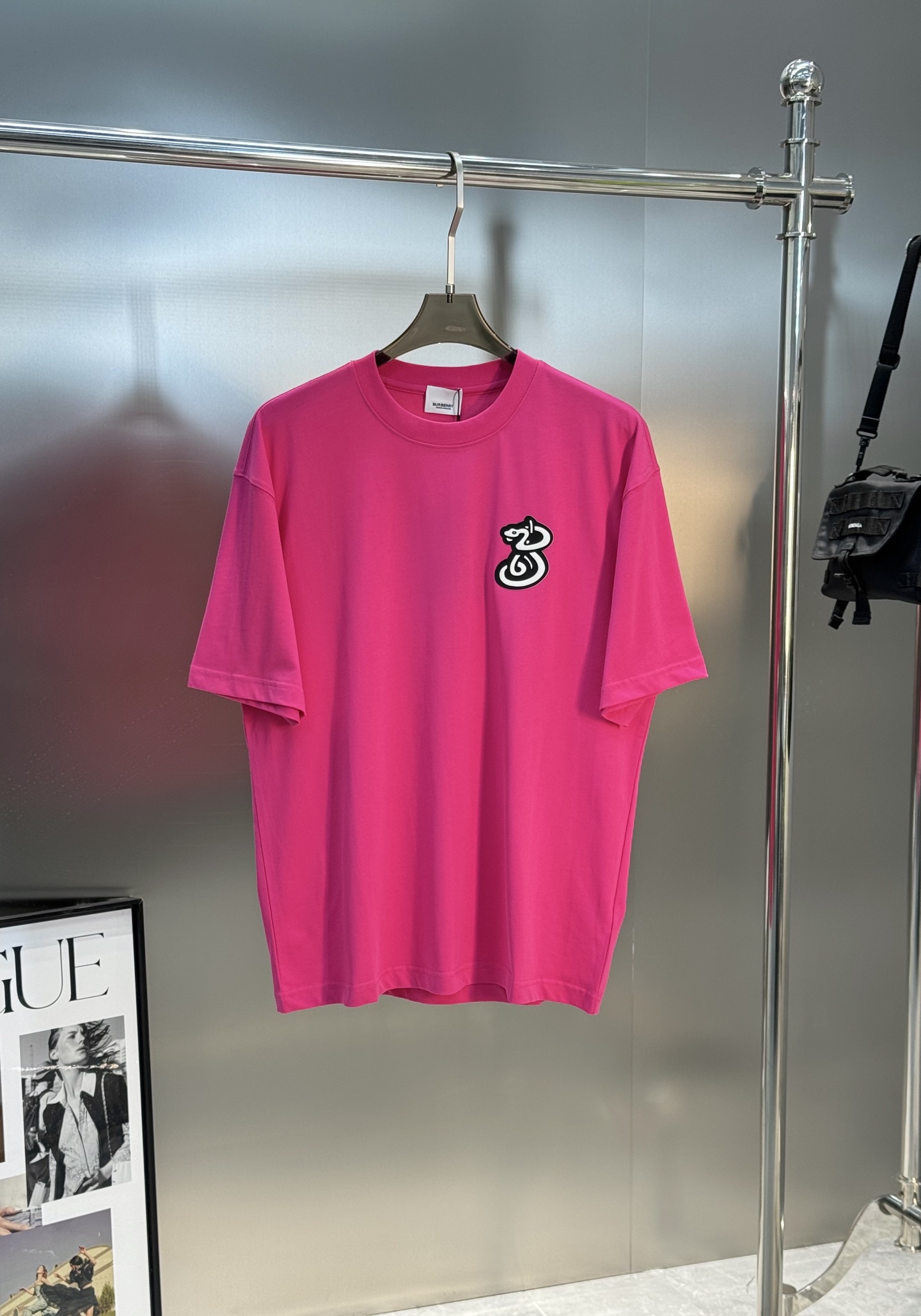 BBR*巴宝-莉2025s新品短袖T恤，宽松版型男女同款！新款造型立体植绒工艺.帅气时尚，简约百搭款。先