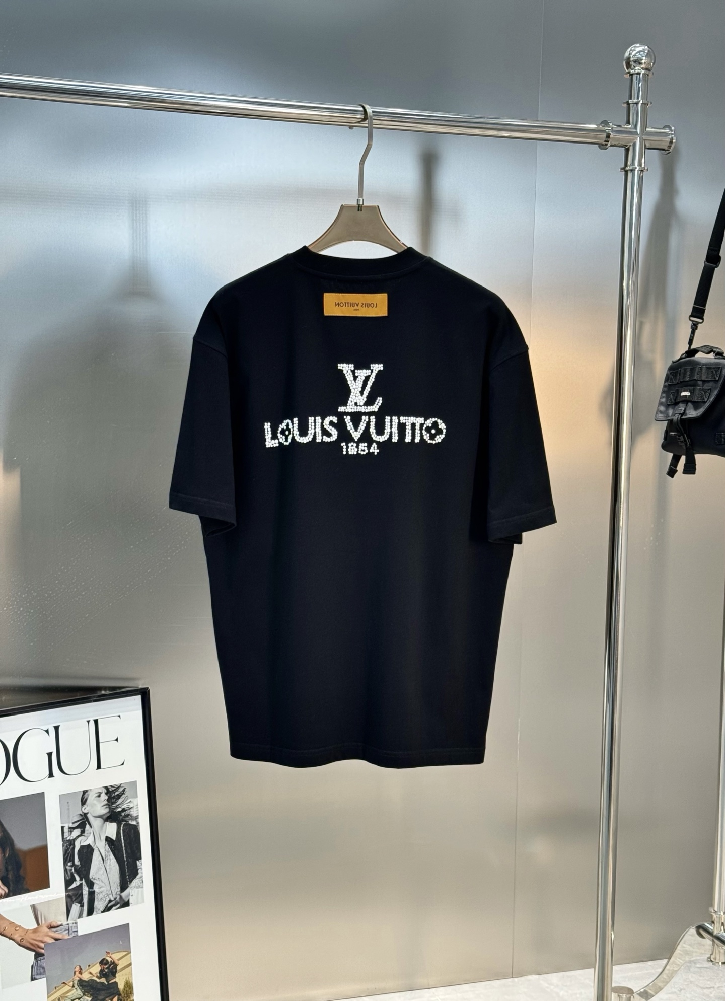 驴牌*25s新款潮牌T恤.男女同款！减龄风格满贯～烫画层次风格的新世纪充满阳色彩！！！经典字母珠片立体设