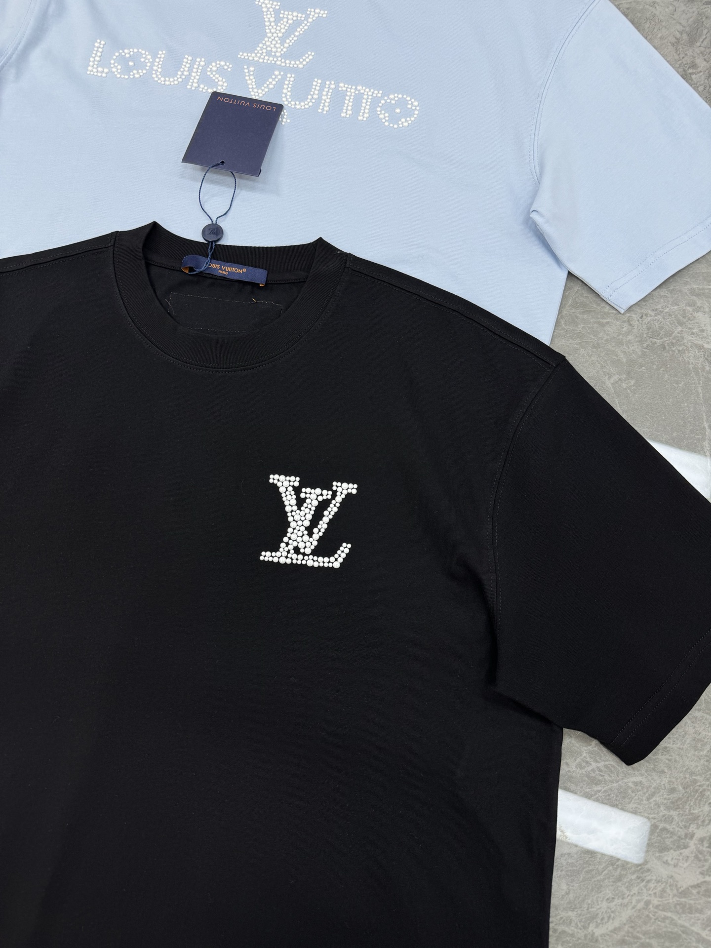 驴牌*25s新款潮牌T恤.男女同款！减龄风格满贯～烫画层次风格的新世纪充满阳色彩！！！经典字母珠片立体设