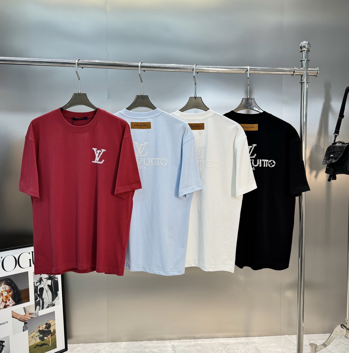 驴牌*25s新款潮牌T恤.男女同款！减龄风格满贯～烫画层次风格的新世纪充满阳色彩！！！经典字母珠片立体设