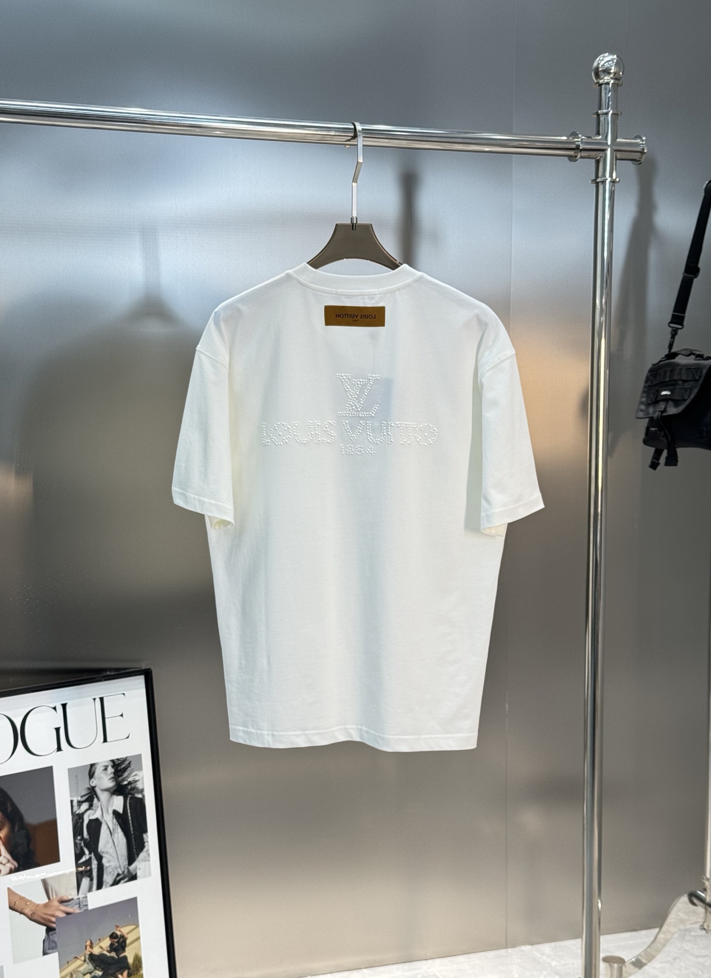 驴牌*25s新款潮牌T恤.男女同款！减龄风格满贯～烫画层次风格的新世纪充满阳色彩！！！经典字母珠片立体设