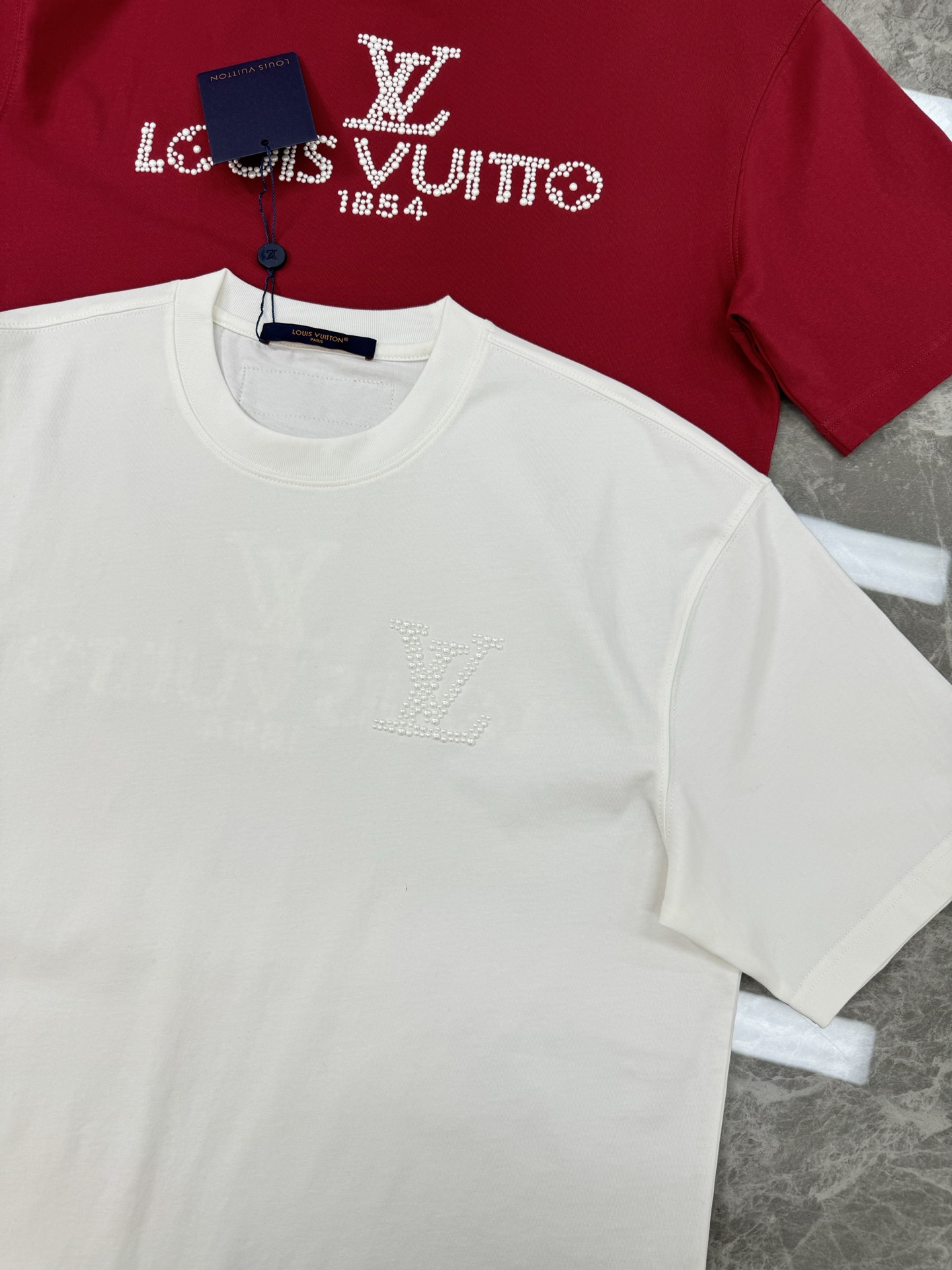 驴牌*25s新款潮牌T恤.男女同款！减龄风格满贯～烫画层次风格的新世纪充满阳色彩！！！经典字母珠片立体设