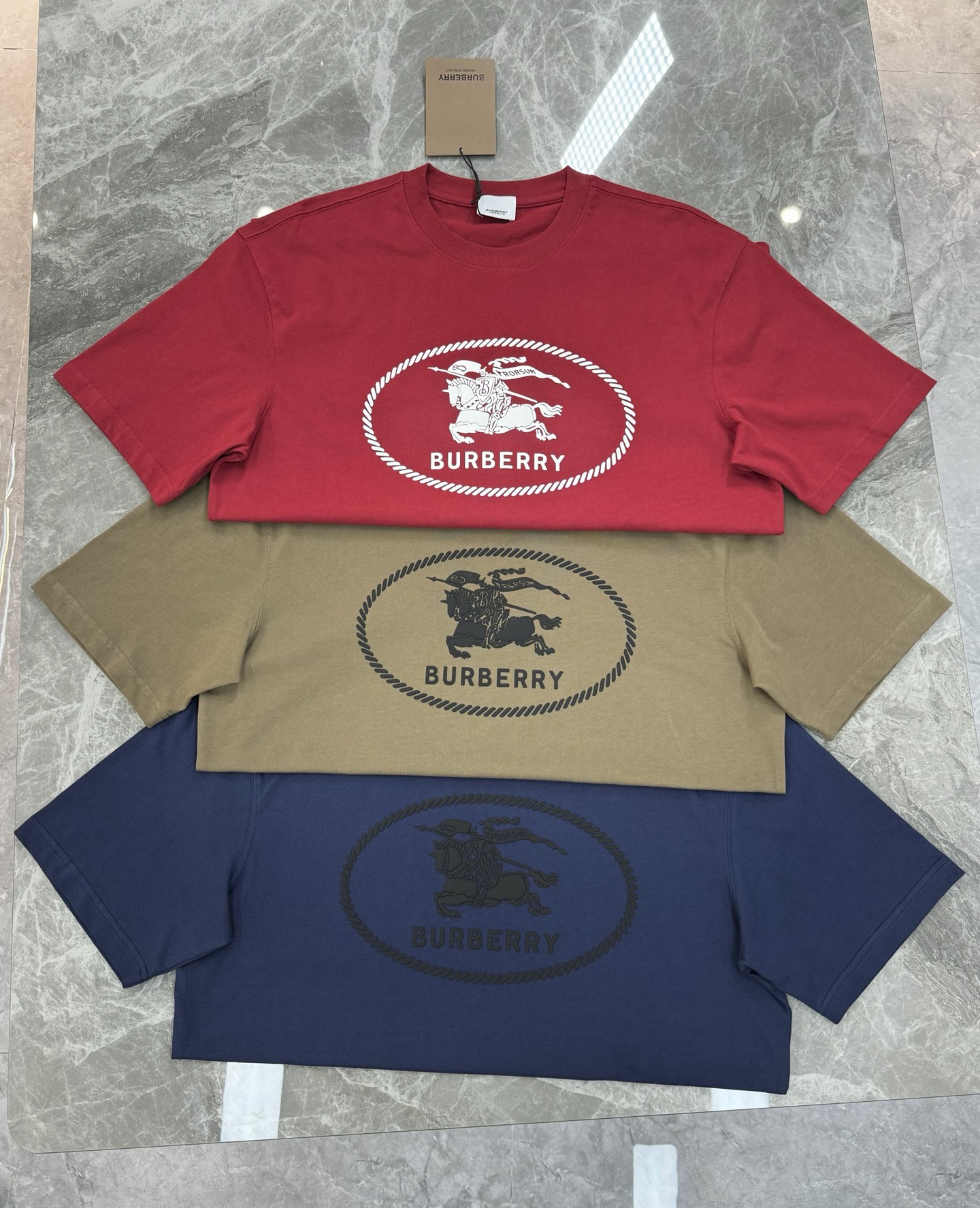 BBR*巴宝-莉2025s新品短袖T恤，男女同款！经典战马🐎胸前撞色层叠搭配.战马烫画采用立体发泡工艺🧼