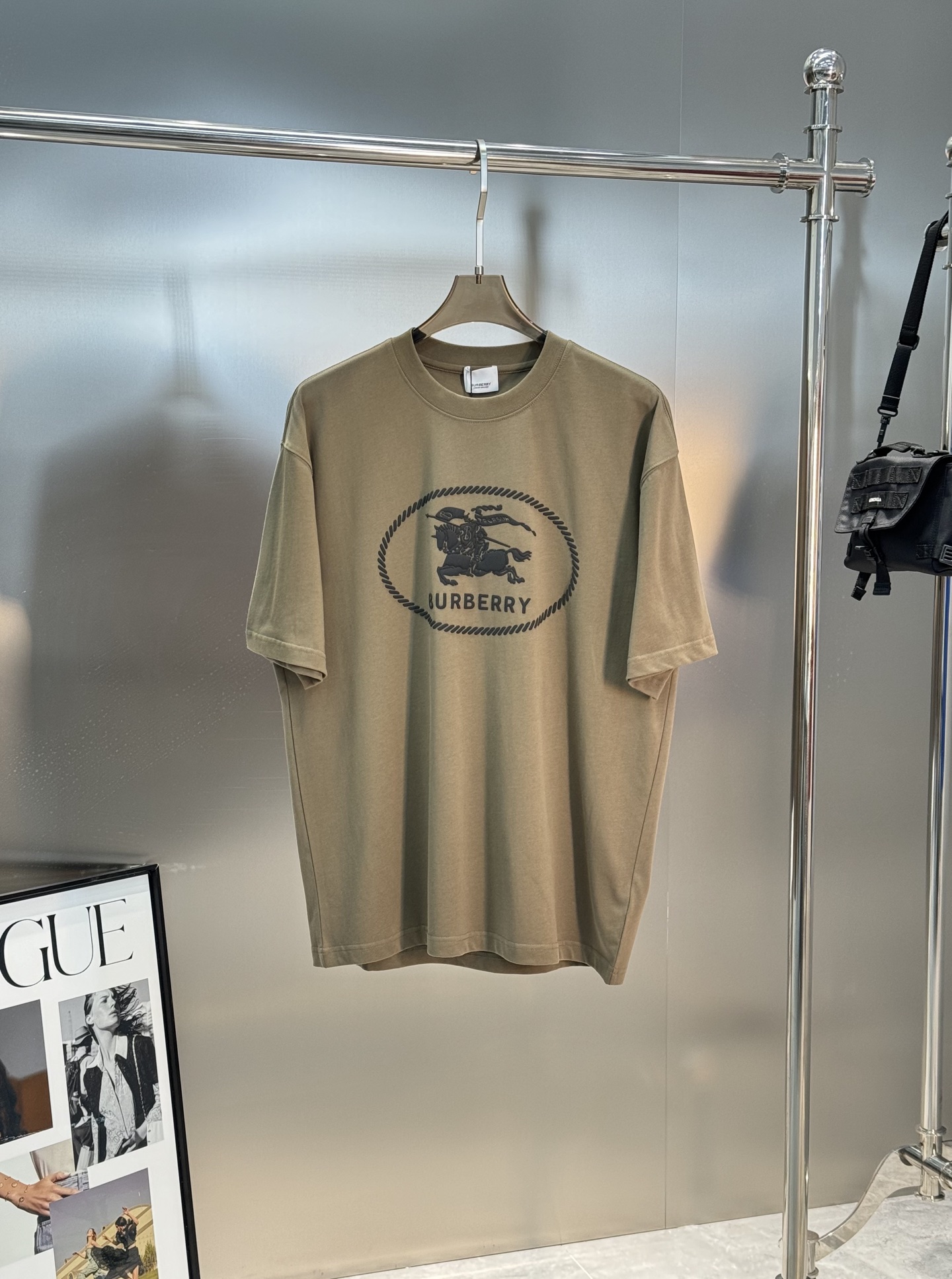 BBR*巴宝-莉2025s新品短袖T恤，男女同款！经典战马🐎胸前撞色层叠搭配.战马烫画采用立体发泡工艺🧼