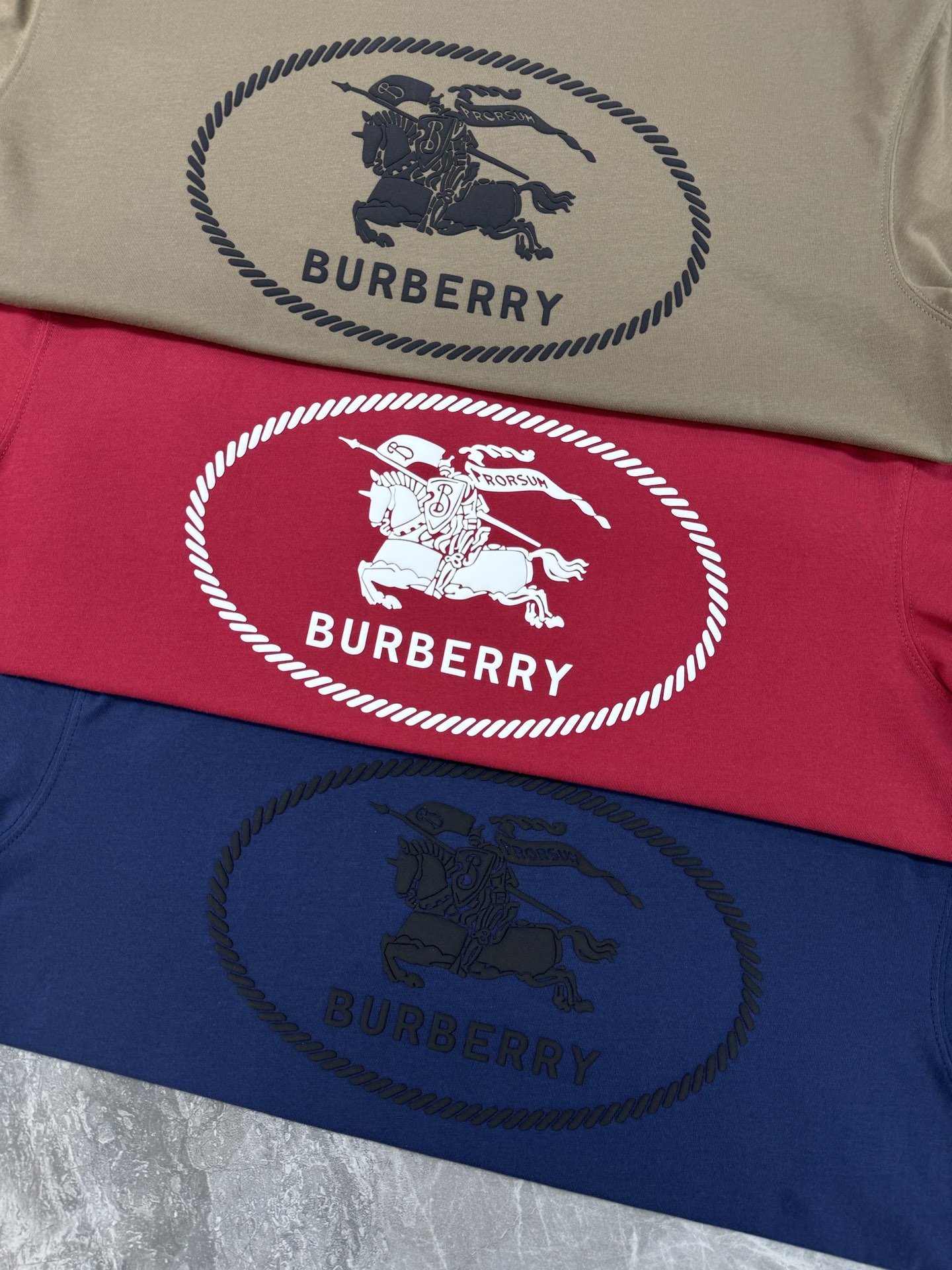 BBR*巴宝-莉2025s新品短袖T恤，男女同款！经典战马🐎胸前撞色层叠搭配.战马烫画采用立体发泡工艺🧼