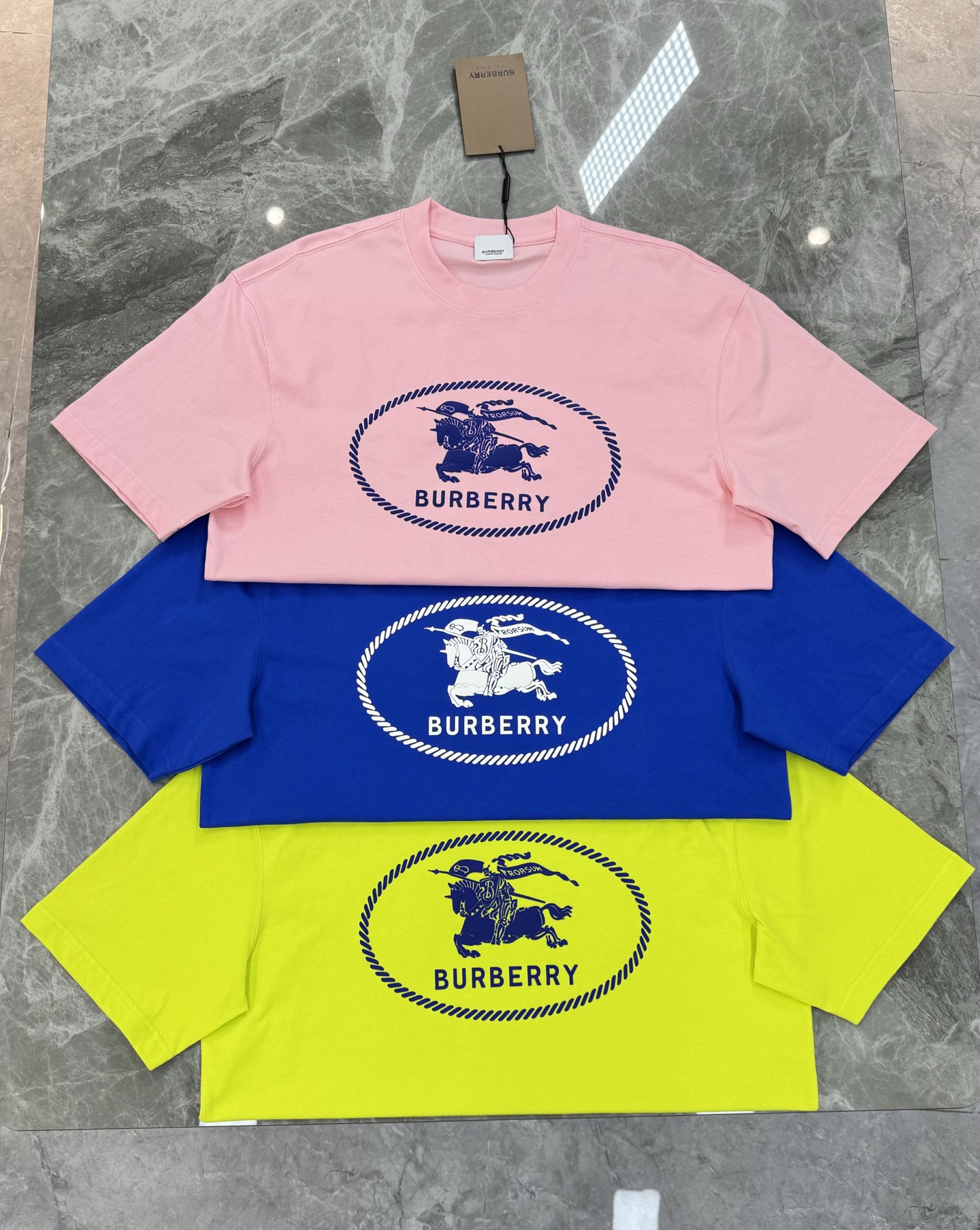 BBR*巴宝-莉2025s新品短袖T恤，男女同款！经典战马🐎胸前撞色层叠搭配.战马烫画采用立体发泡工艺🧼