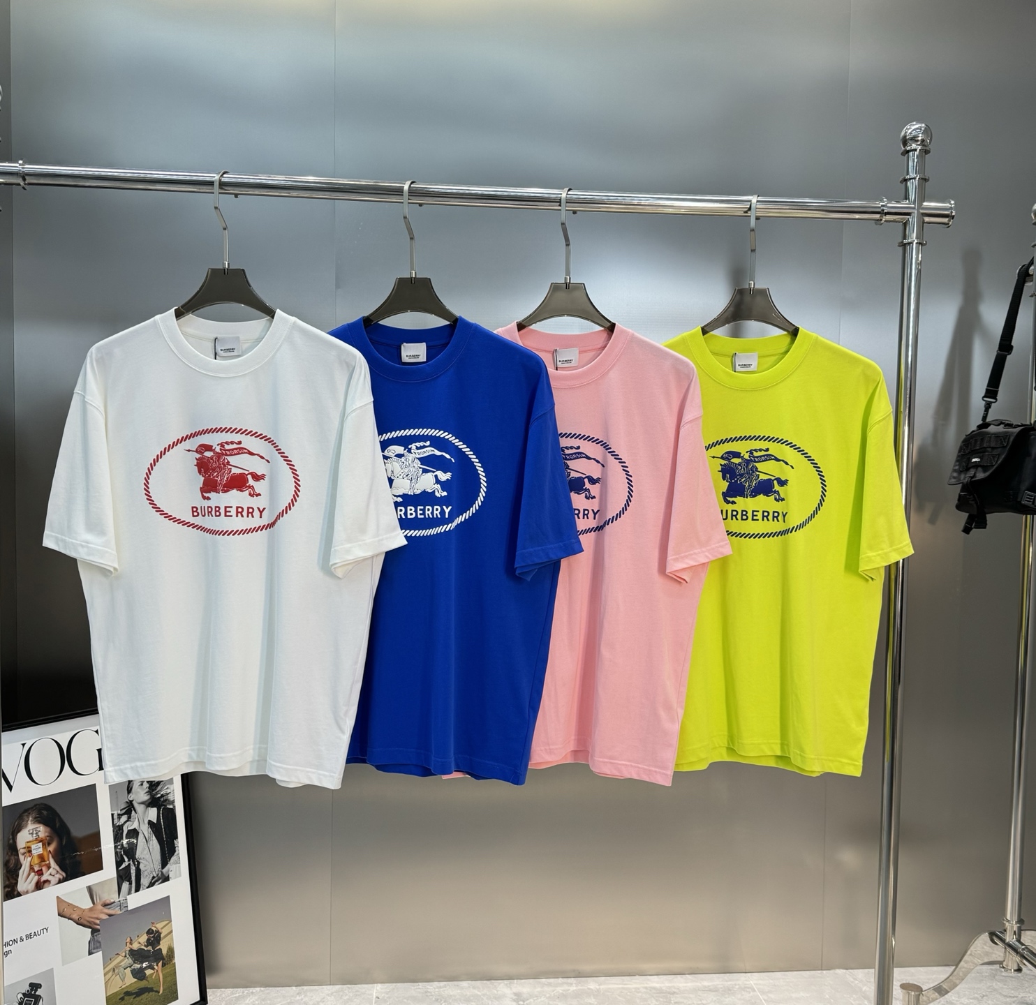 BBR*巴宝-莉2025s新品短袖T恤，男女同款！经典战马🐎胸前撞色层叠搭配.战马烫画采用立体发泡工艺🧼