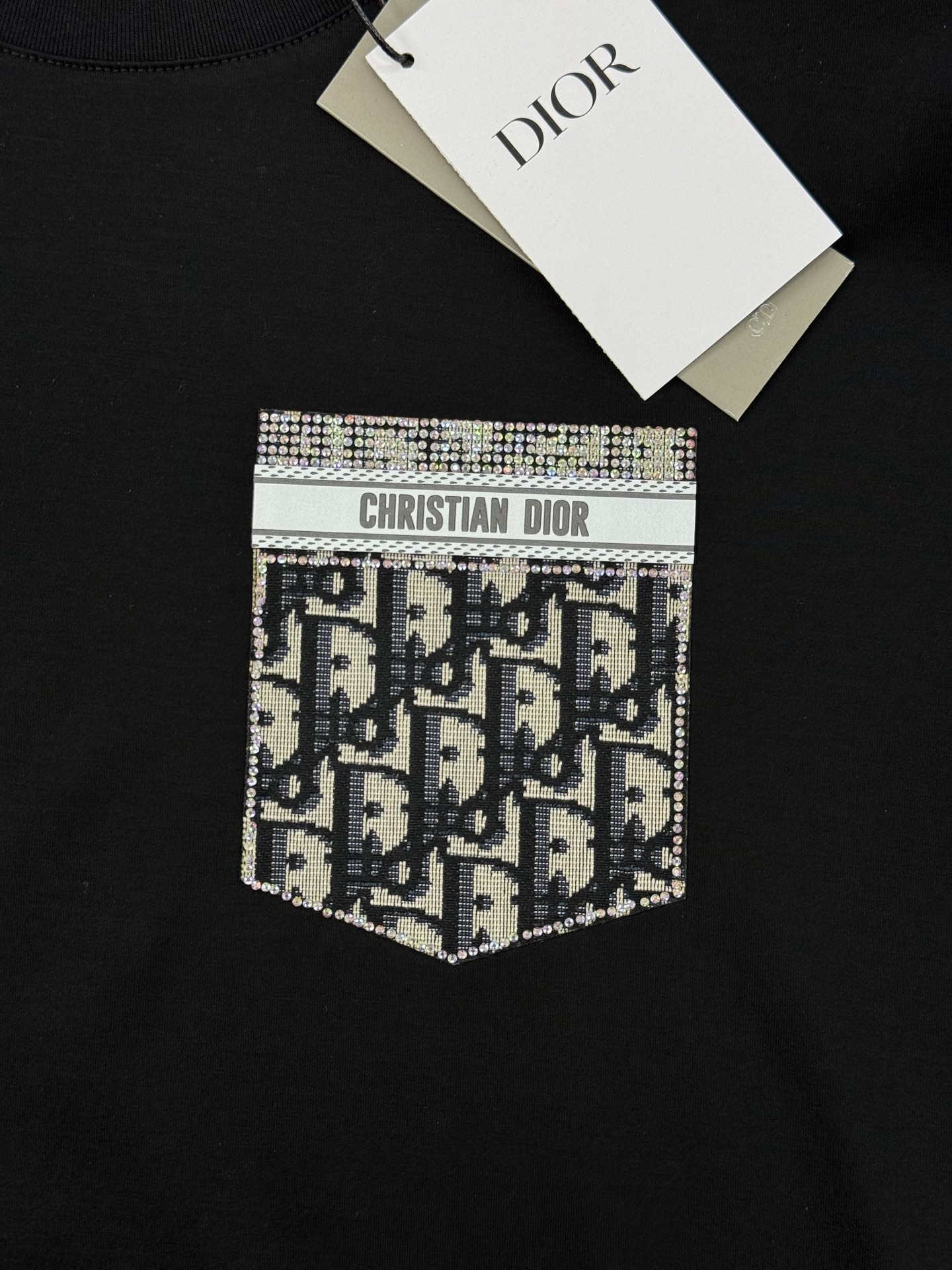 Dio*r迪奥25s春夏新款圆领T恤.胸口经典品牌图形烫画工艺.口袋造型.CD经典花型.精致3D立体烫钻