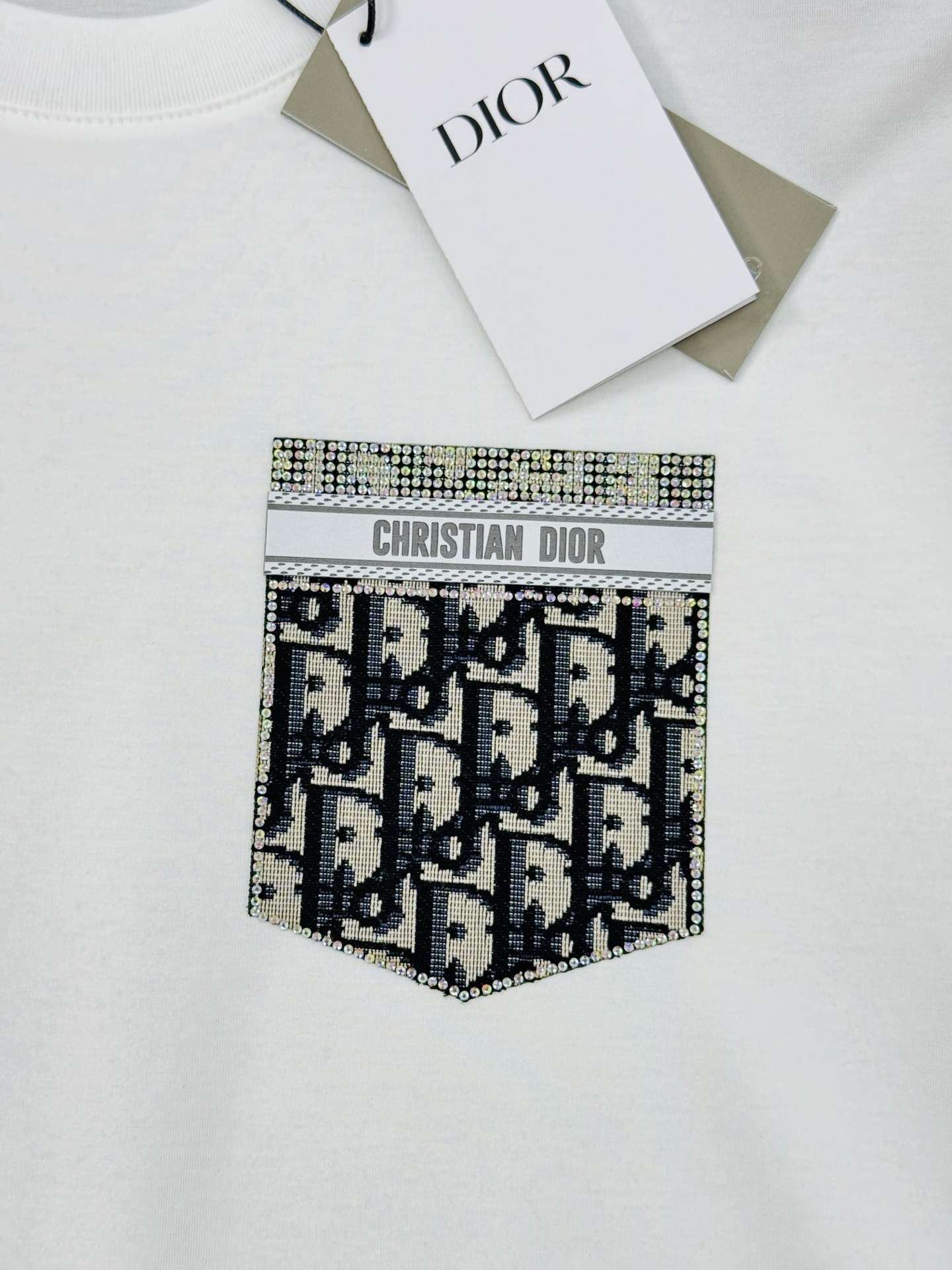 Dio*r迪奥25s春夏新款圆领T恤.胸口经典品牌图形烫画工艺.口袋造型.CD经典花型.精致3D立体烫钻