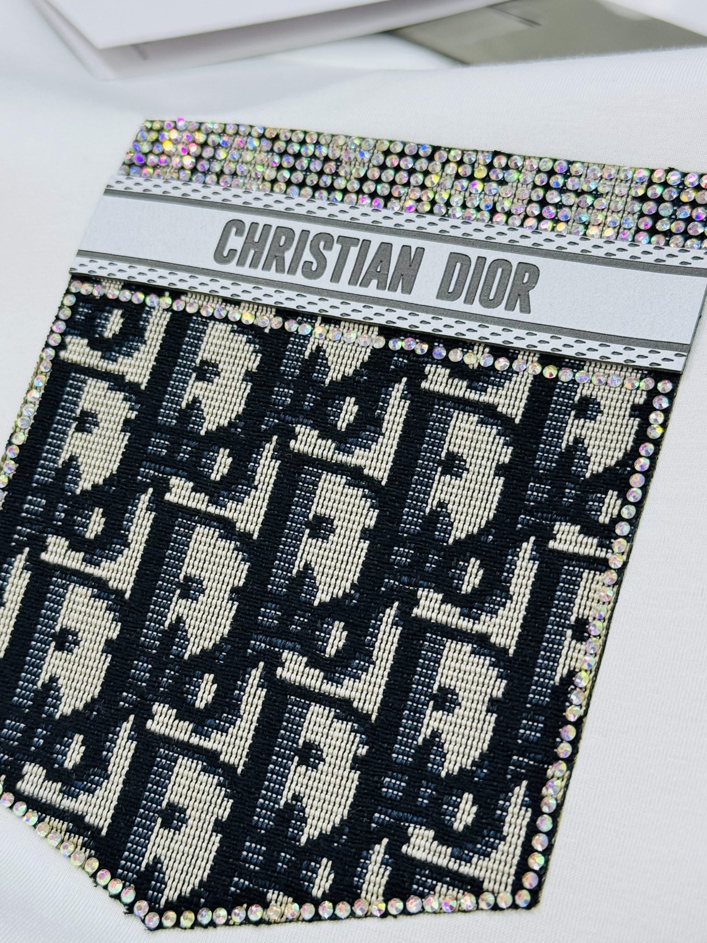 Dio*r迪奥25s春夏新款圆领T恤.胸口经典品牌图形烫画工艺.口袋造型.CD经典花型.精致3D立体烫钻