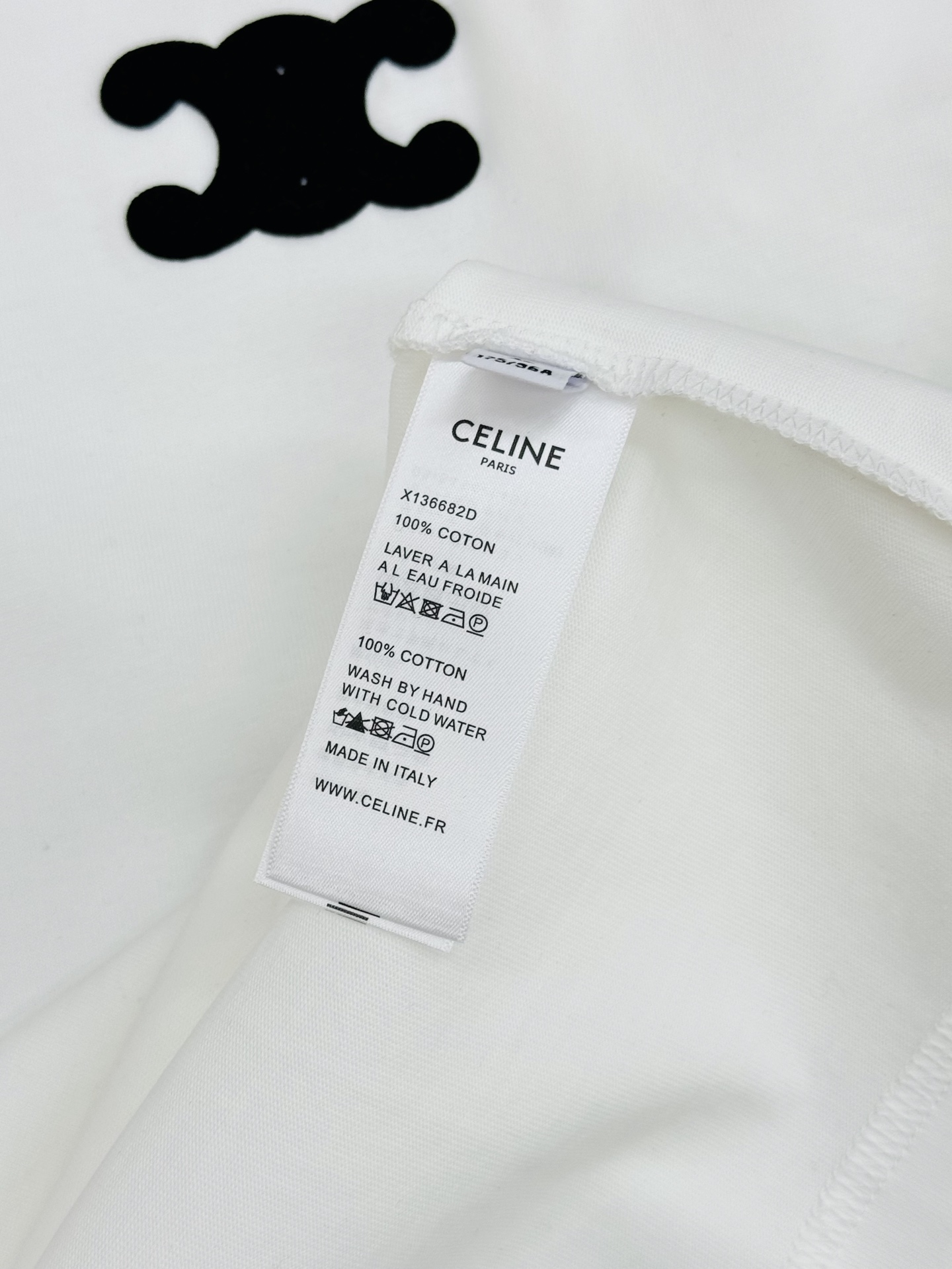
CELIN*25s新款潮牌T恤.男女同款！基础款净版推荐.胸前品牌标识.后背字母3D绣花设计.高规格品