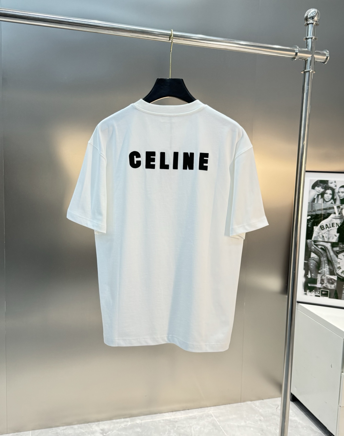 
CELIN*25s新款潮牌T恤.男女同款！基础款净版推荐.胸前品牌标识.后背字母3D绣花设计.高规格品