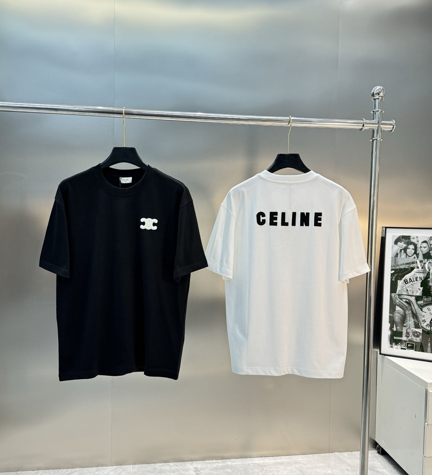 
CELIN*25s新款潮牌T恤.男女同款！基础款净版推荐.胸前品牌标识.后背字母3D绣花设计.高规格品