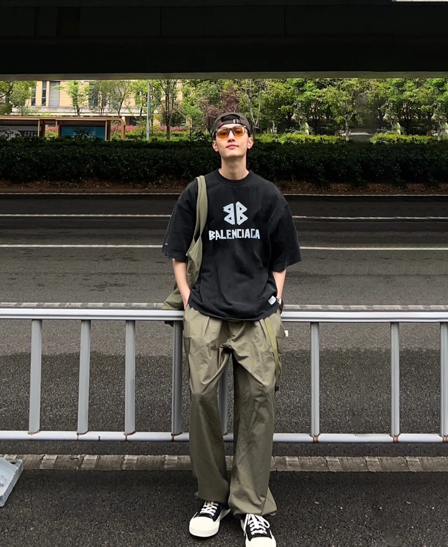 
balenciag*巴黎25s新款圆领T恤.重水洗潮牌T恤！男女同款～不同工艺呈现不一样的视觉感受，立