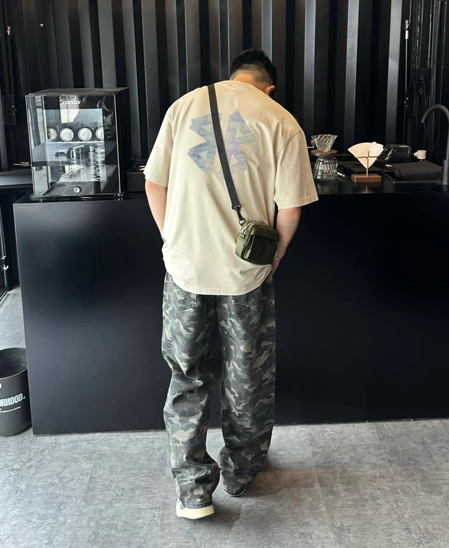 
balenciag*巴黎25s新款圆领T恤.重水洗潮牌T恤！男女同款～不同工艺呈现不一样的视觉感受，立
