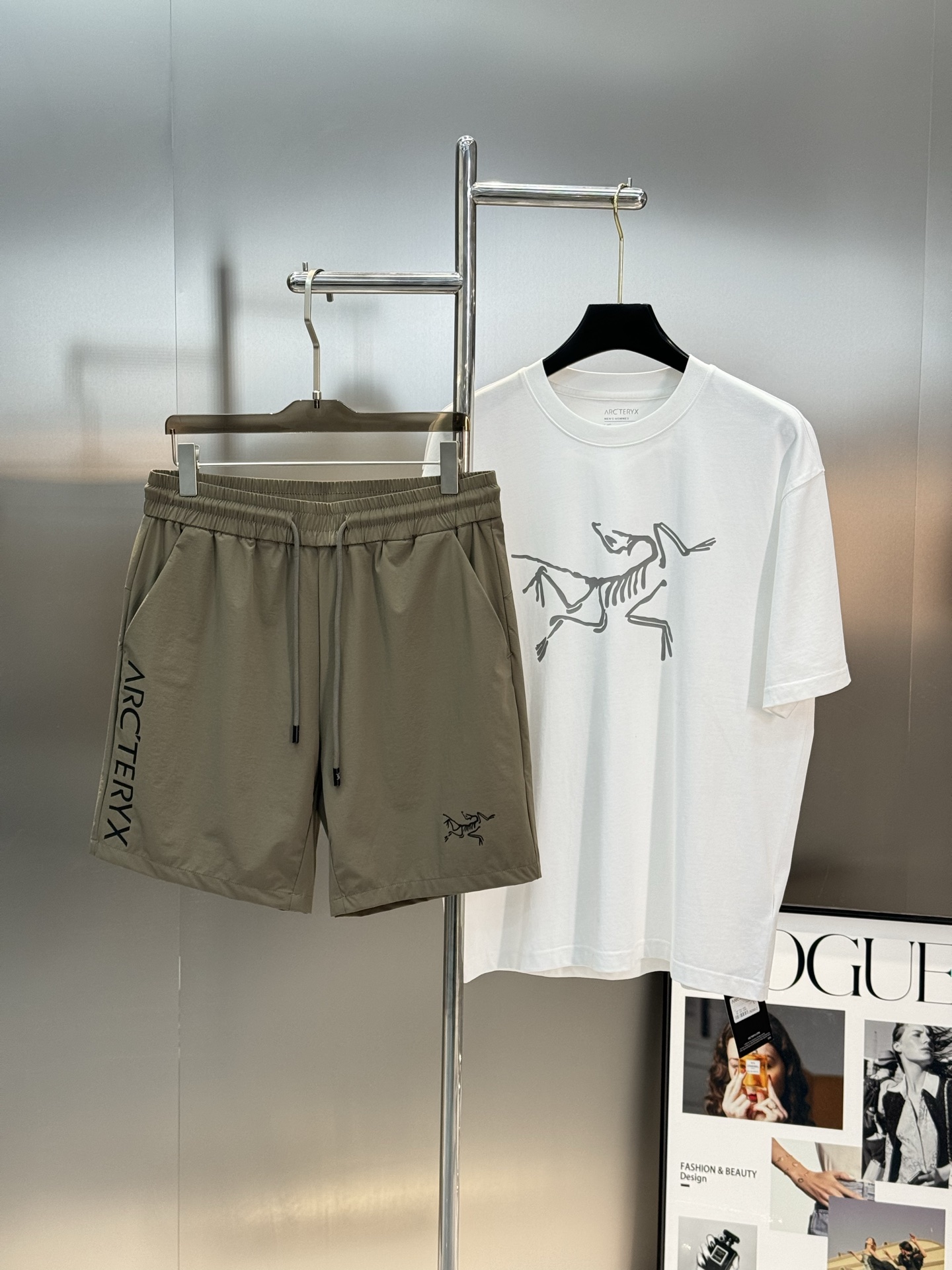 NO:522853,Short-sleeved, shorts Arcteryx*'s ancestor - bird outdoor quick-drying sports and casual shorts beach pants surfing pants, high-order recommendations!  These shorts are soft and can keep them refreshing and comfortable in hot summers. The fabric is light and durable, and super silky!  Super fun!  It is really super beautiful and easy to wear. The styles and colors are very rich. Whether you go up and down the mountains and seas or on the streets of the city, you can meet your outfit needs. The king of versatile outdoors, loose style. Let you do whatever you want!  Color black, light gray, color blue, brown color, code number S-3XL/28-38 loose version (/140 jin recommended M), shorts, T-shirt, alexander wang19860909短袖,短裤 Arcteryx*始祖-鸟户外速干运动休闲短裤沙滩裤冲浪裤,高订款推荐！这款短裤材质柔软,炎热的夏天也能保持清爽舒适.面料轻盈耐用,超级丝滑！超弹！真的超级好看又好穿 款式颜色很丰富,无论上山下海还是城市街头,都可以满足你的穿搭需求～户外百搭之王,宽松版型.让你随心所欲！颜色黑色.浅灰.彩蓝.咖色.码数S-3XL/28-38宽松版型（/140斤建议M）,,shorts,T-shirt,alexander wang,Men's clothing