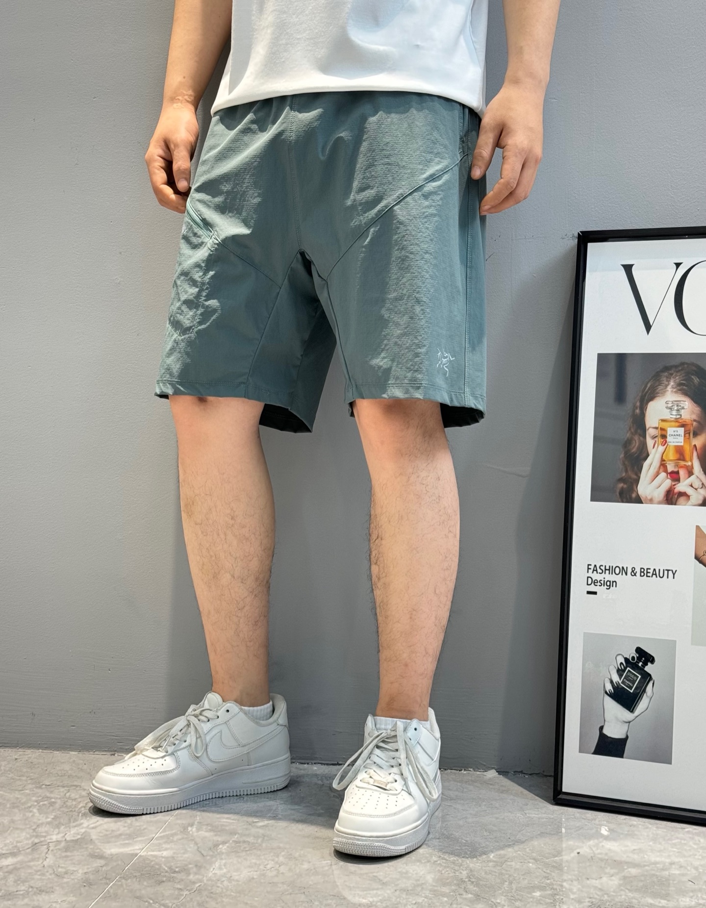 NO:155054,ARC'TERY*Ancestor*Bird 25s New Shorts Simple and Clean Style Recommended!  Selected double-line grid four-sided elastic fabric. Zipper design brand letter printing. The front thigh logo logo is classic and restrained and stylish. The style is still basic and comprehensive. The upper body is crisp and stylish. The upper body has excellent effect!  !  !  Color black, dark gray, light gray, green. Number of code M-3XL/29-36 (175/140 jin recommended L), shorts, alexander wang19860909ARC'TERY*始祖*鸟25s新款短裤简单干净款式推荐！精选双线格四面弹力面料.拉锁设计品牌字母印花.大腿前标志logo经典内敛有格调,版型上依旧是基础合体剪裁 上身挺括有型.上身效果绝佳！！！颜色黑色.深灰.浅灰.绿色.码数M-3XL/29-36（175/140斤建议L）,,shorts,alexander wang,Men's clothing