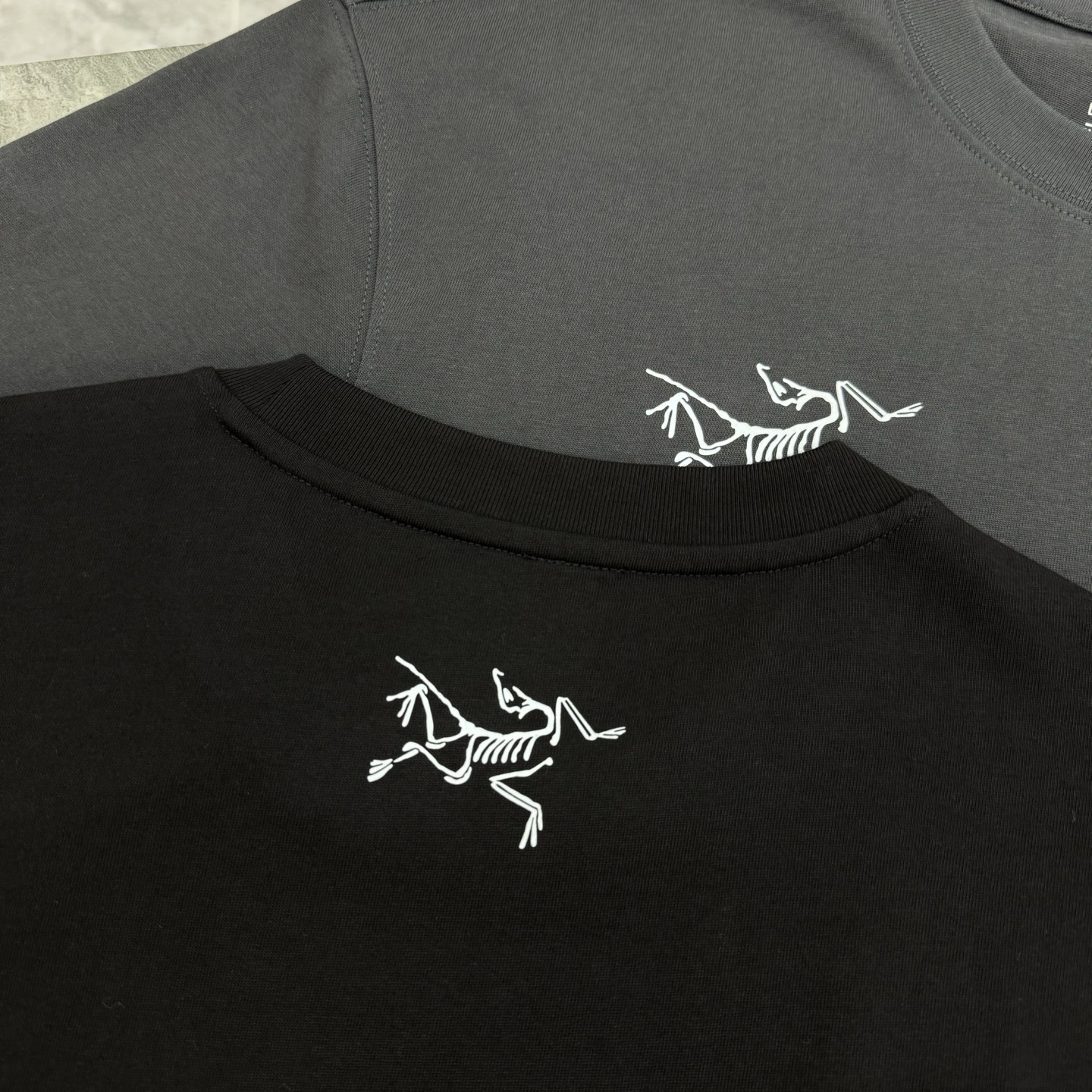 ARCTERY*始祖*鸟新款T.男女同款～25s小红书推荐！胸口经典字母鸟造型.后背大面积立体蝙蝠夜光设