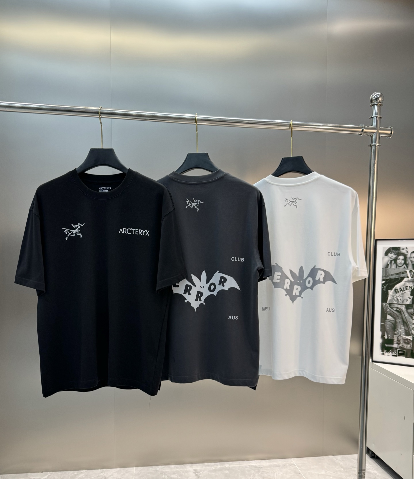 ARCTERY*始祖*鸟新款T.男女同款～25s小红书推荐！胸口经典字母鸟造型.后背大面积立体蝙蝠夜光设