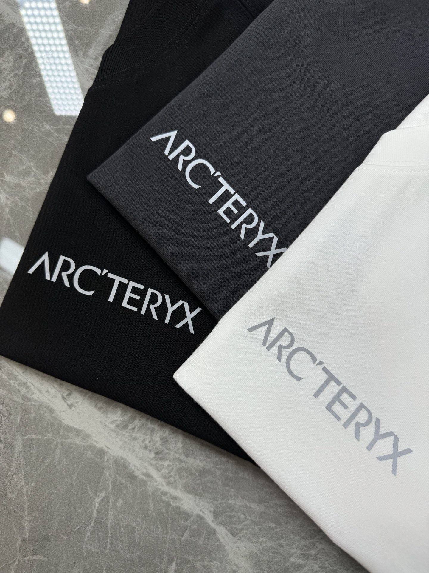 ARCTERY*始祖*鸟新款T.男女同款～25s小红书推荐！胸口经典字母鸟造型.后背大面积立体蝙蝠夜光设