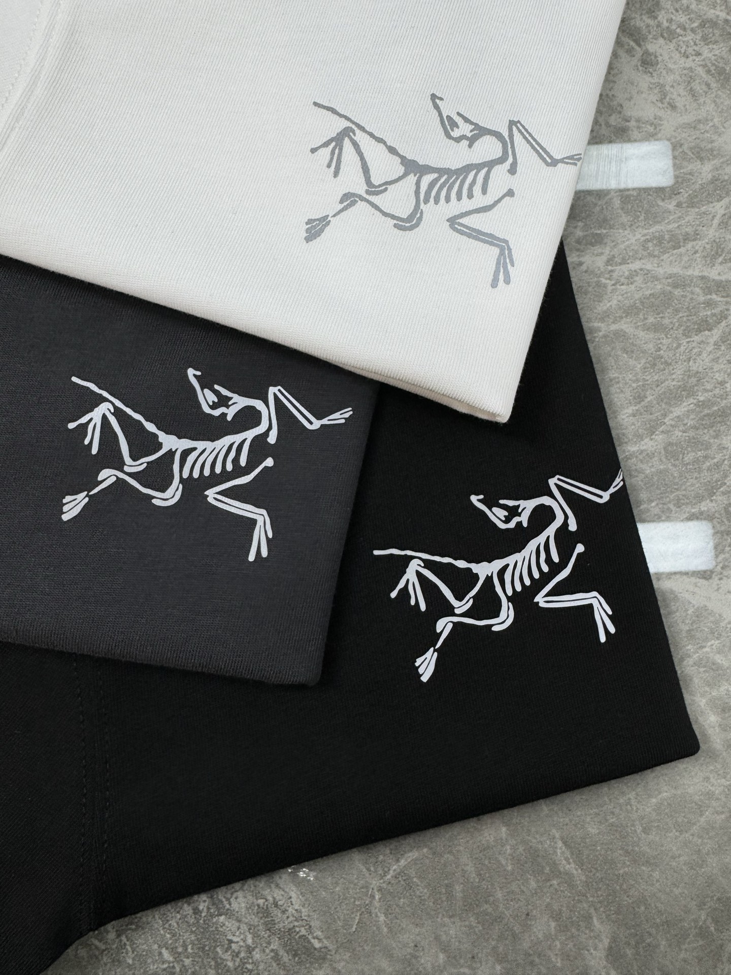 ARCTERY*始祖*鸟新款T.男女同款～25s小红书推荐！胸口经典字母鸟造型.后背大面积立体蝙蝠夜光设