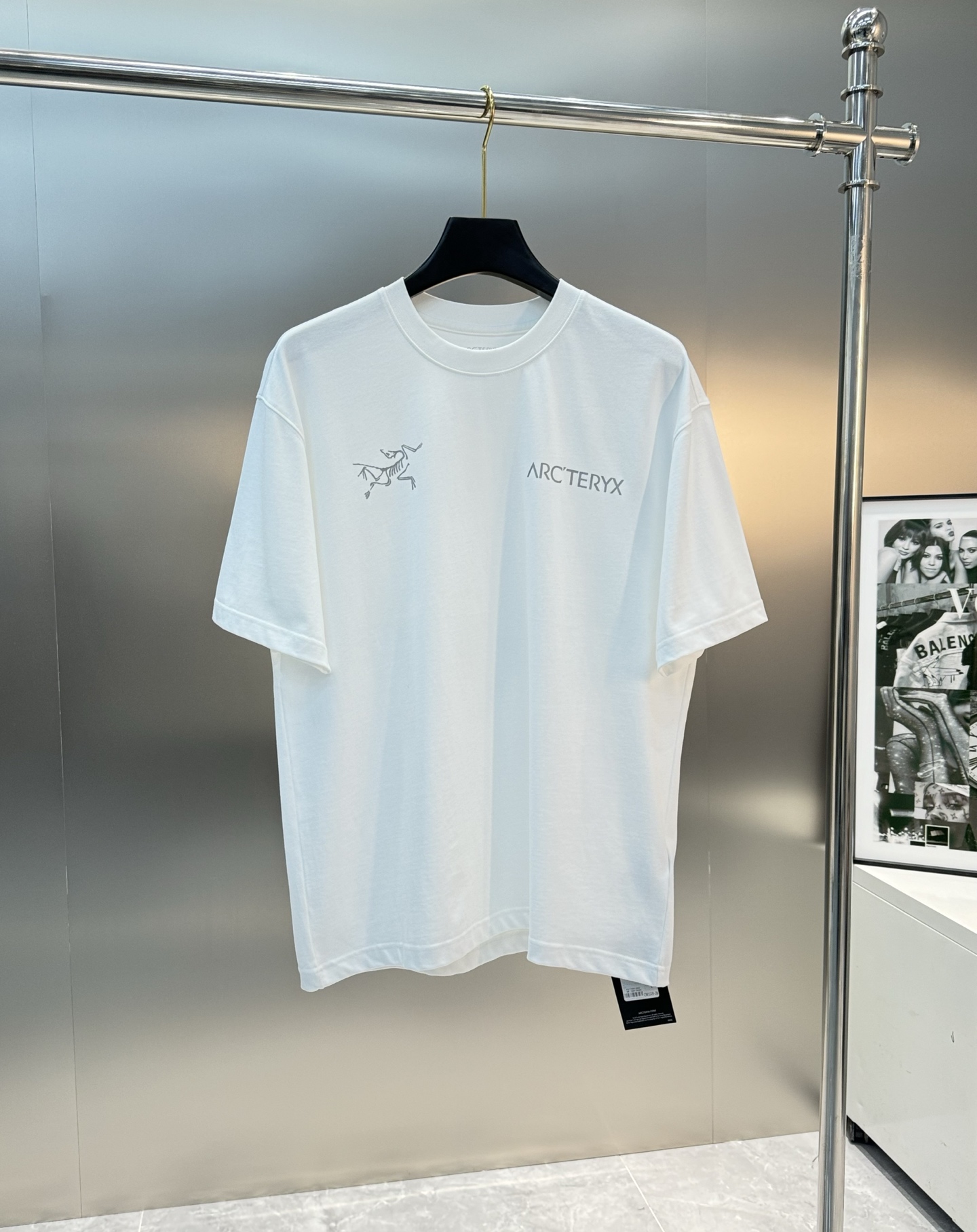 ARCTERY*始祖*鸟新款T.男女同款～25s小红书推荐！胸口经典字母鸟造型.后背大面积立体蝙蝠夜光设