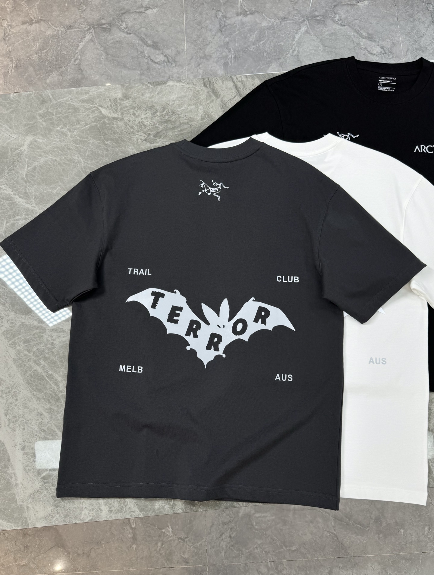 ARCTERY*始祖*鸟新款T.男女同款～25s小红书推荐！胸口经典字母鸟造型.后背大面积立体蝙蝠夜光设