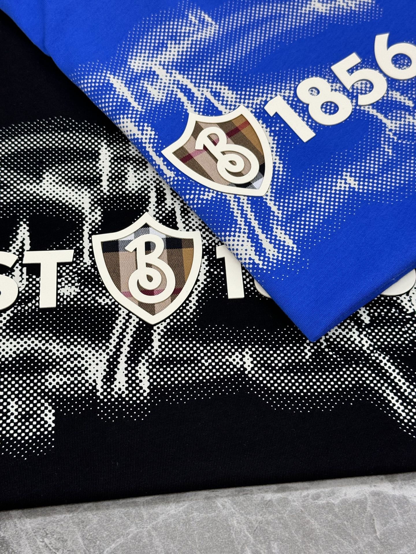 BBR*巴宝-莉2025s新品短袖T恤，男女同款！经典战马🐎胸前层叠搭配.幻影战马烫画.帅气时尚，简约百