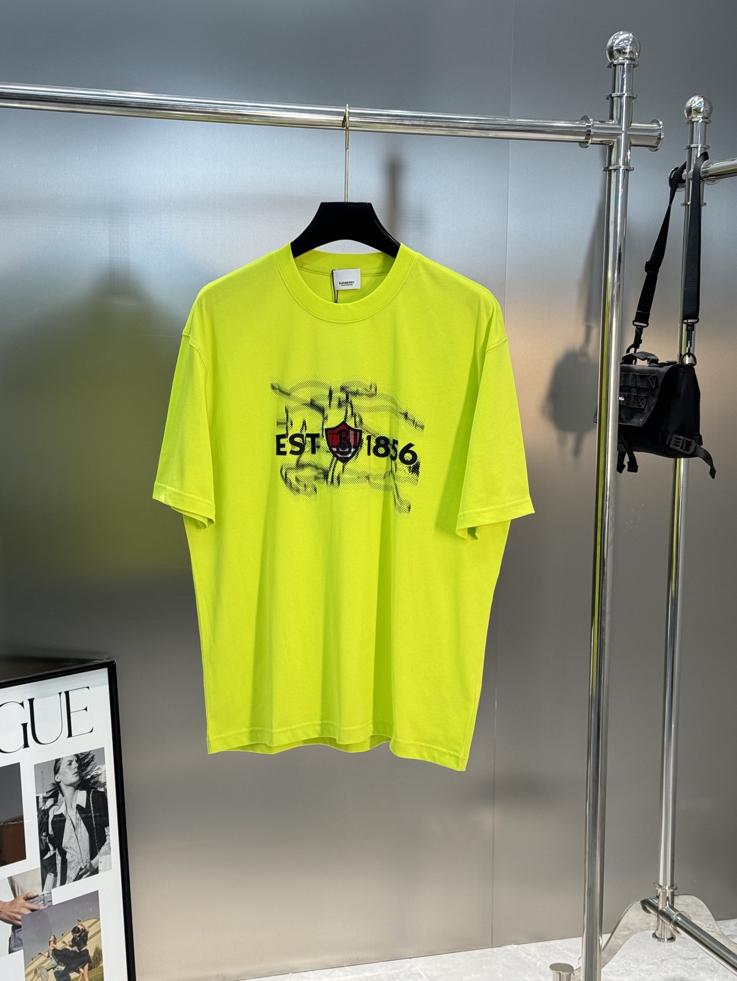 BBR*巴宝-莉2025s新品短袖T恤，男女同款！经典战马🐎胸前层叠搭配.幻影战马烫画.帅气时尚，简约百