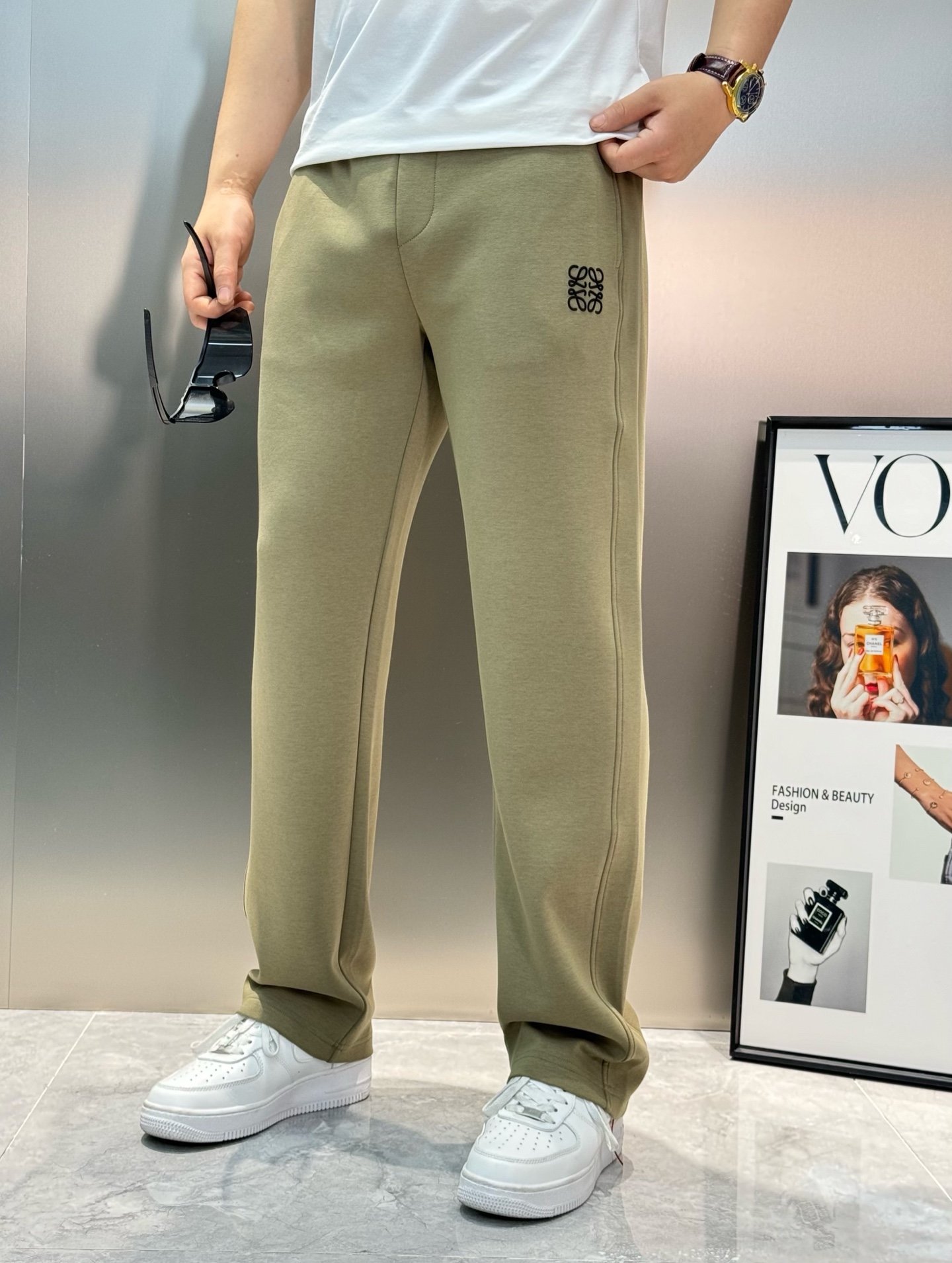 Loewe’s New Straight-Cracker Pants: Stylish Design for Versatile Wear, Multiple Colors Available. - 图片 1