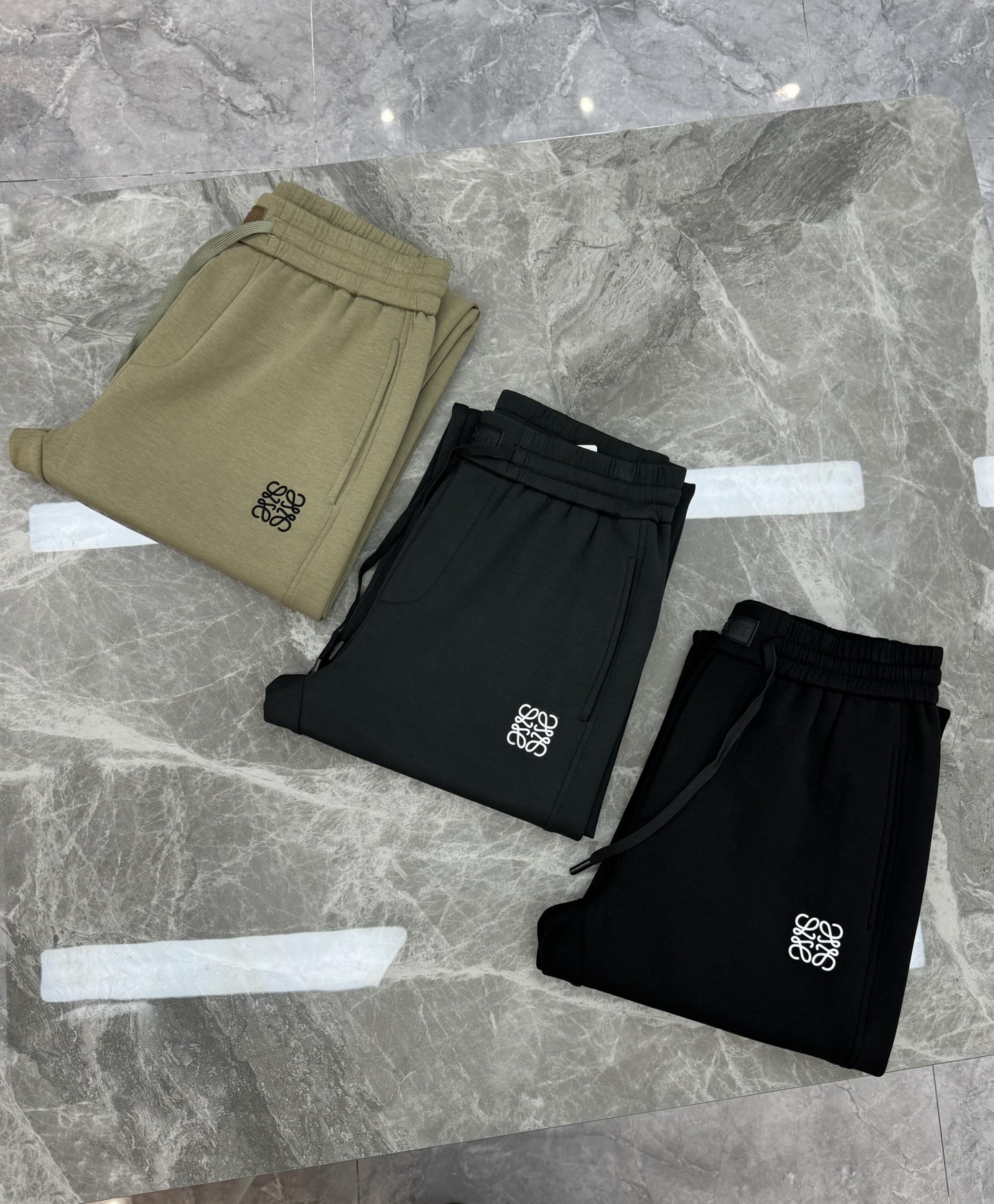 Loewe Straight-Cracker Pants: Stylish Design, Versatile Wear, Tailored Fit, Multiple Colors. - 图片 5