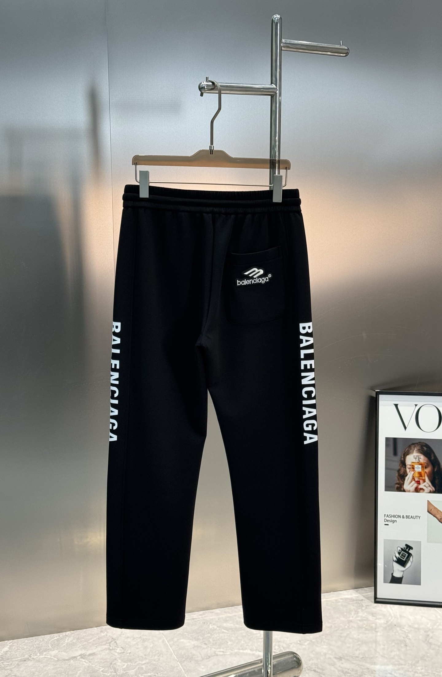 Balenciag*a巴黎25s新款休闲裤.直筒设计.运动休闲随意搭配.采用2025新款棉莫面料，亲肤舒