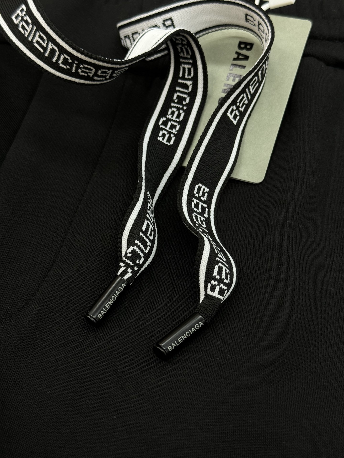 Balenciag*a巴黎25s新款休闲裤.直筒设计.运动休闲随意搭配.采用2025新款棉莫面料，亲肤舒