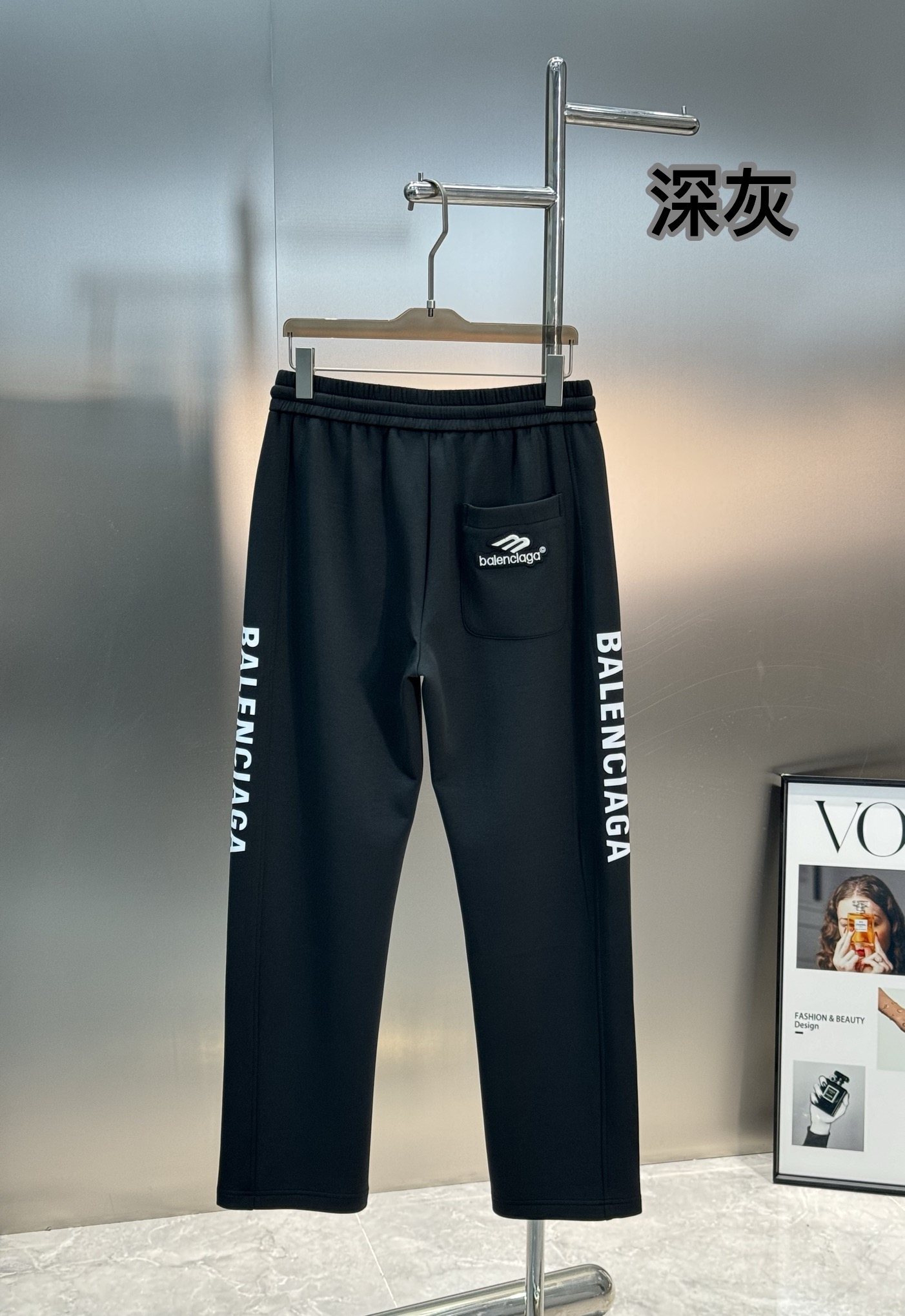 Balenciag*a巴黎25s新款休闲裤.直筒设计.运动休闲随意搭配.采用2025新款棉莫面料，亲肤舒