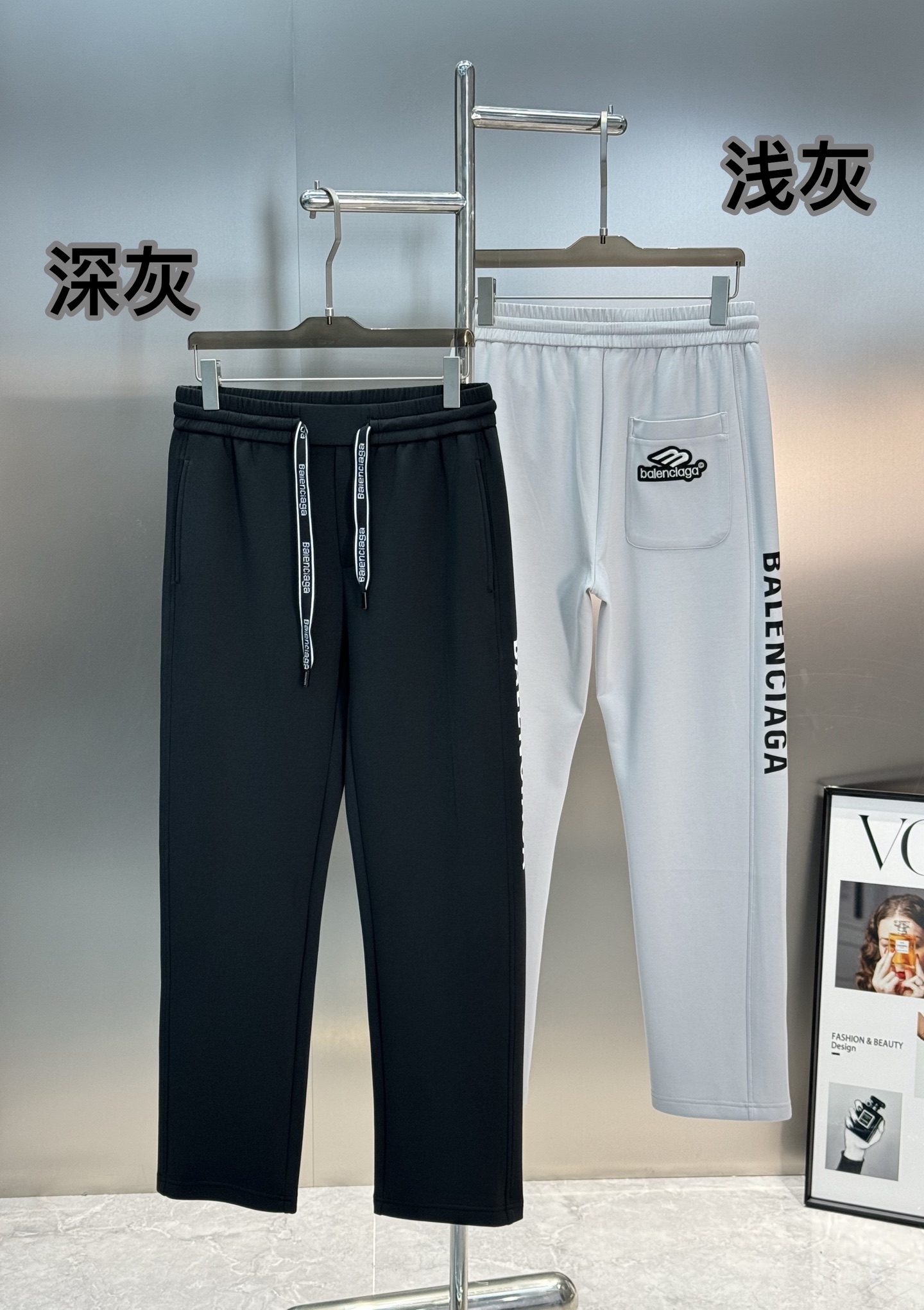 Balenciag*a巴黎25s新款休闲裤.直筒设计.运动休闲随意搭配.采用2025新款棉莫面料，亲肤舒
