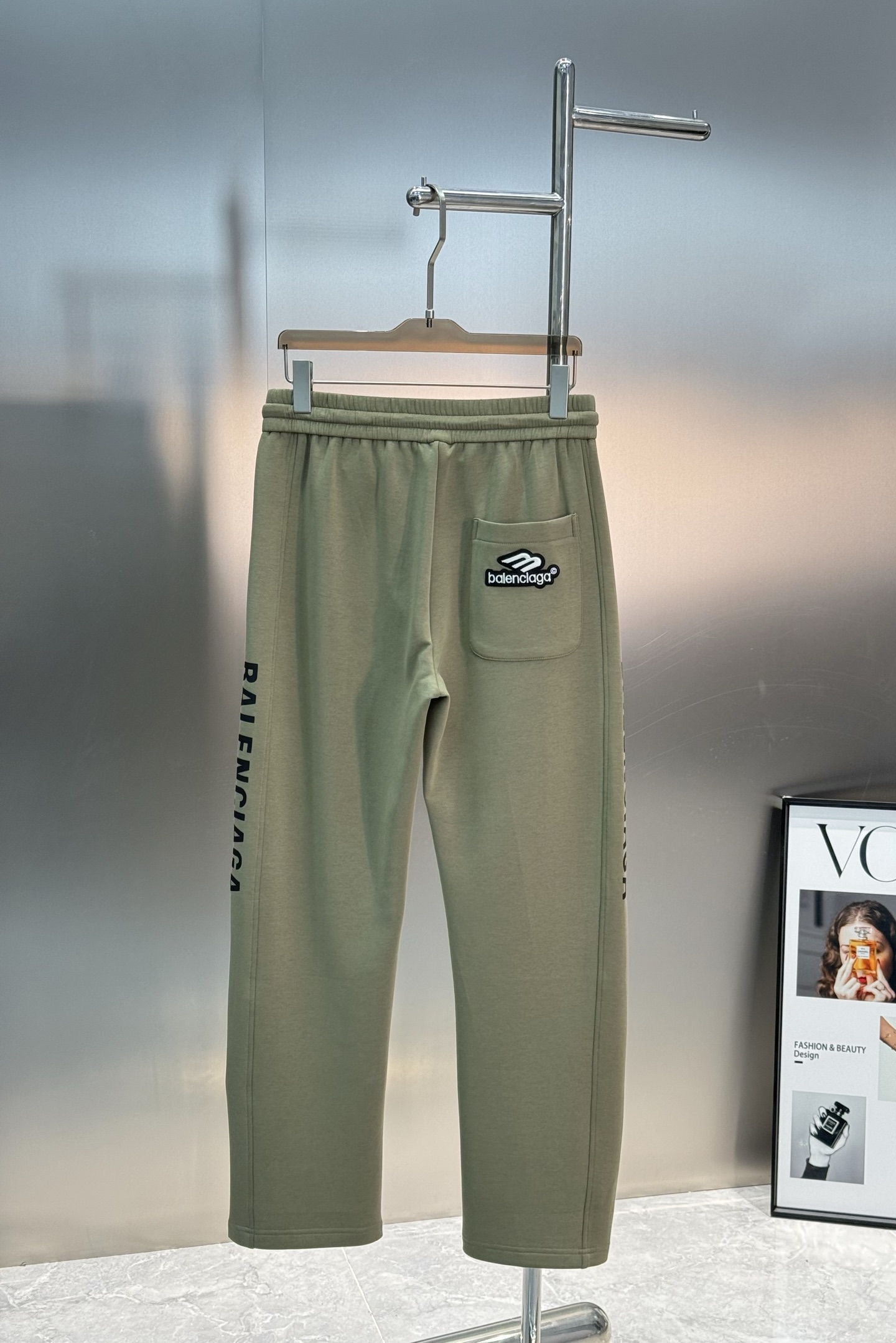 Balenciag*a巴黎25s新款休闲裤.直筒设计.运动休闲随意搭配.采用2025新款棉莫面料，亲肤舒