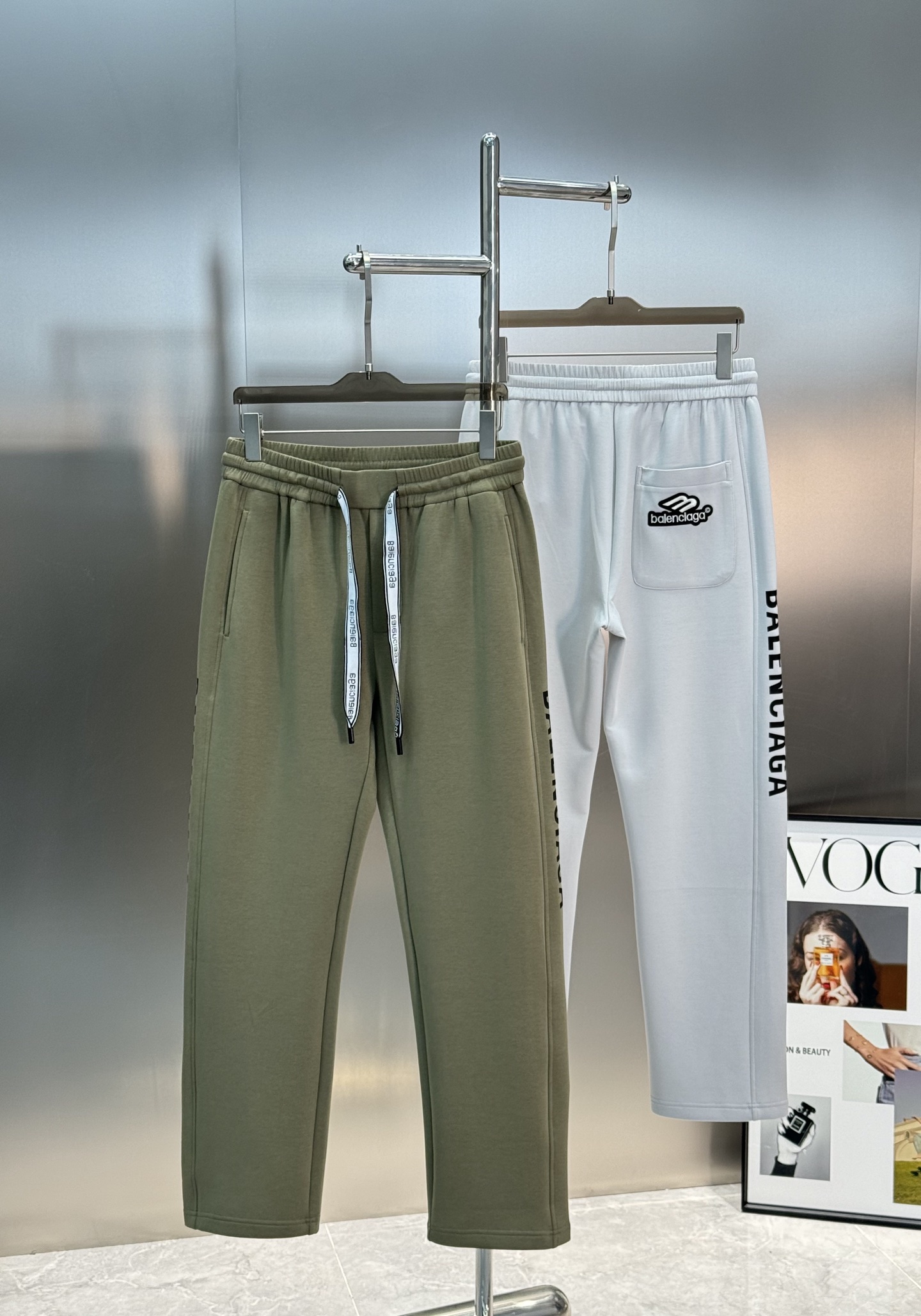 Balenciag*a巴黎25s新款休闲裤.直筒设计.运动休闲随意搭配.采用2025新款棉莫面料，亲肤舒