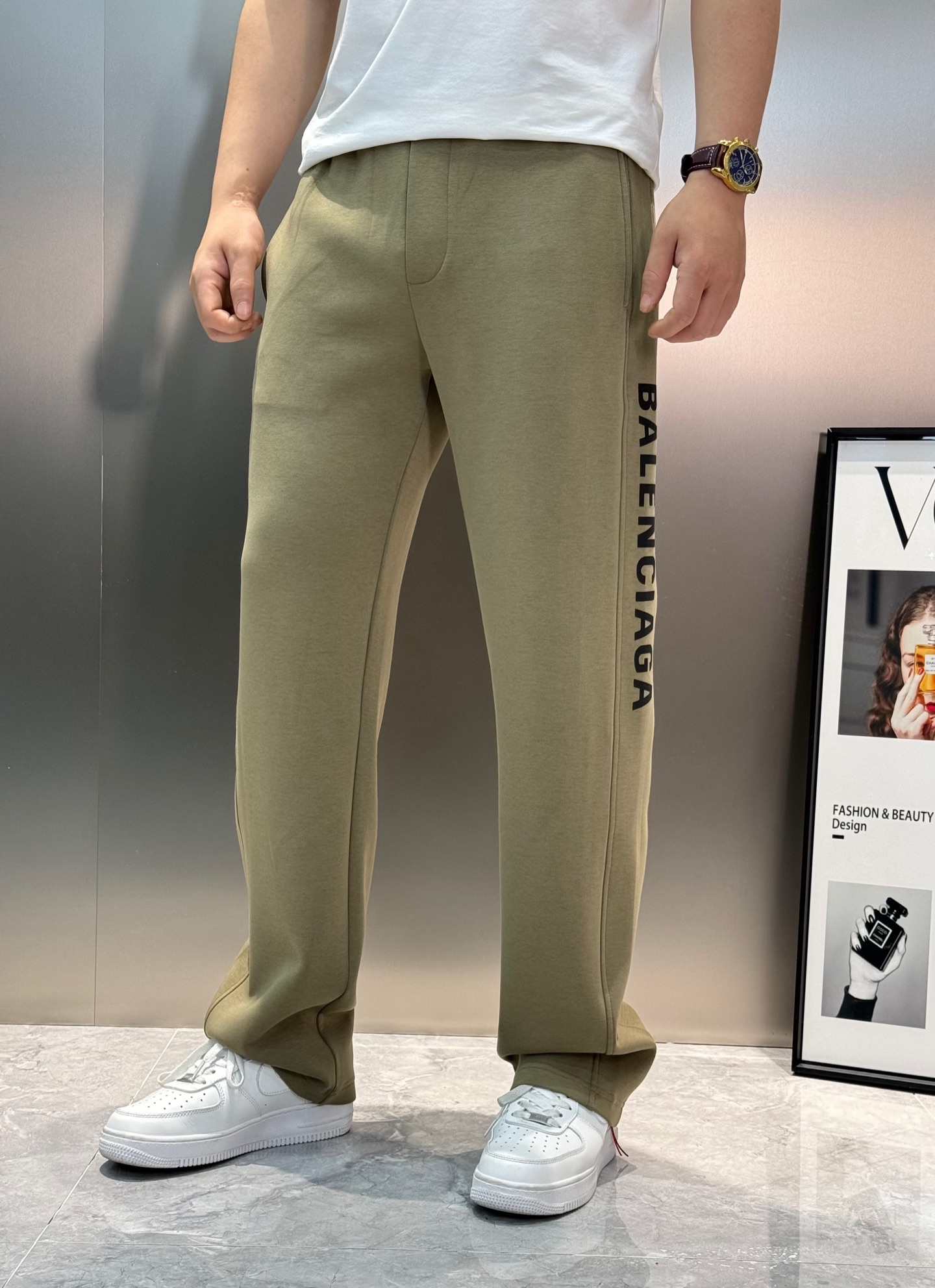 Balenciag*a巴黎25s新款休闲裤.直筒设计.运动休闲随意搭配.采用2025新款棉莫面料，亲肤舒