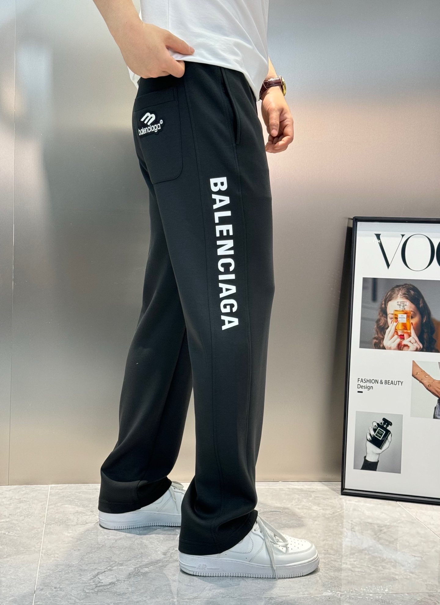 Balenciag*a巴黎25s新款休闲裤.直筒设计.运动休闲随意搭配.采用2025新款棉莫面料，亲肤舒