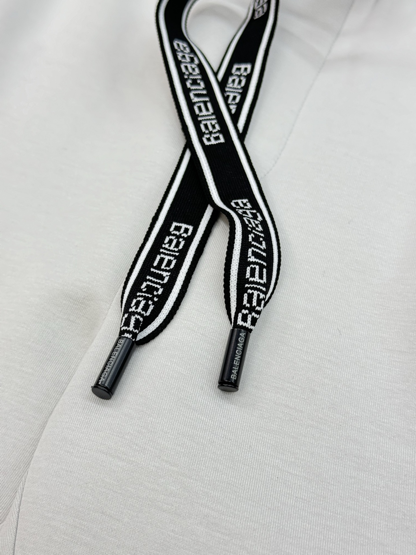 Balenciag*a巴黎25s新款休闲裤.直筒设计.运动休闲随意搭配.采用2025新款棉莫面料，亲肤舒