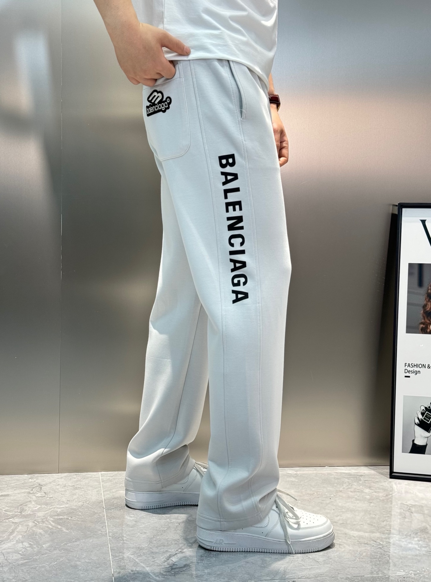 Balenciag*a巴黎25s新款休闲裤.直筒设计.运动休闲随意搭配.采用2025新款棉莫面料，亲肤舒